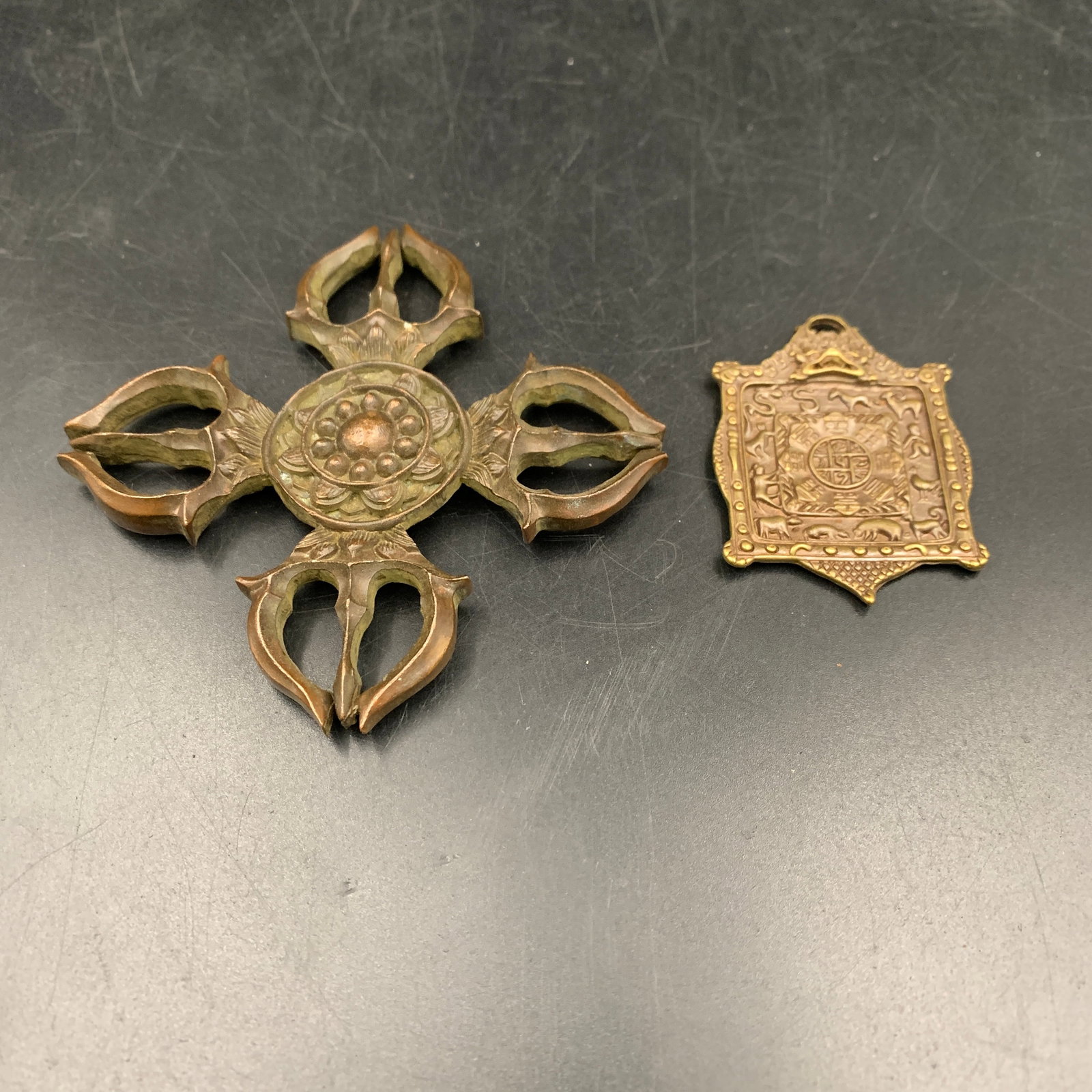 TIBETAN BRONZE CROSSED VAJRA AND PROTECTIVE AMULET PLAQUE