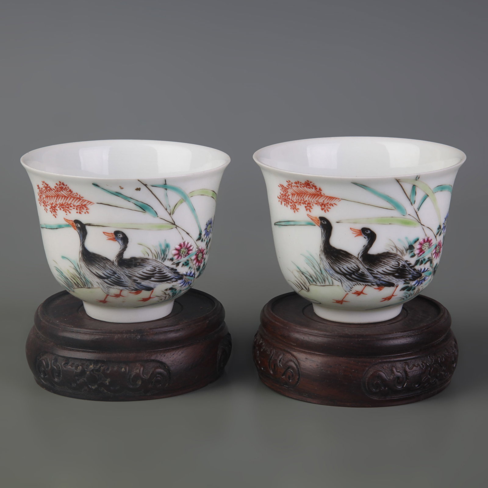 PAIR OF FAMILLE ROSE FLOWER AND BIRD PATTERN SMALL CUPS: Qing Dynasty Guang Xu Period; Diameter: 3.0 inch; High: 2.3 inch; Wooden base for diplay only