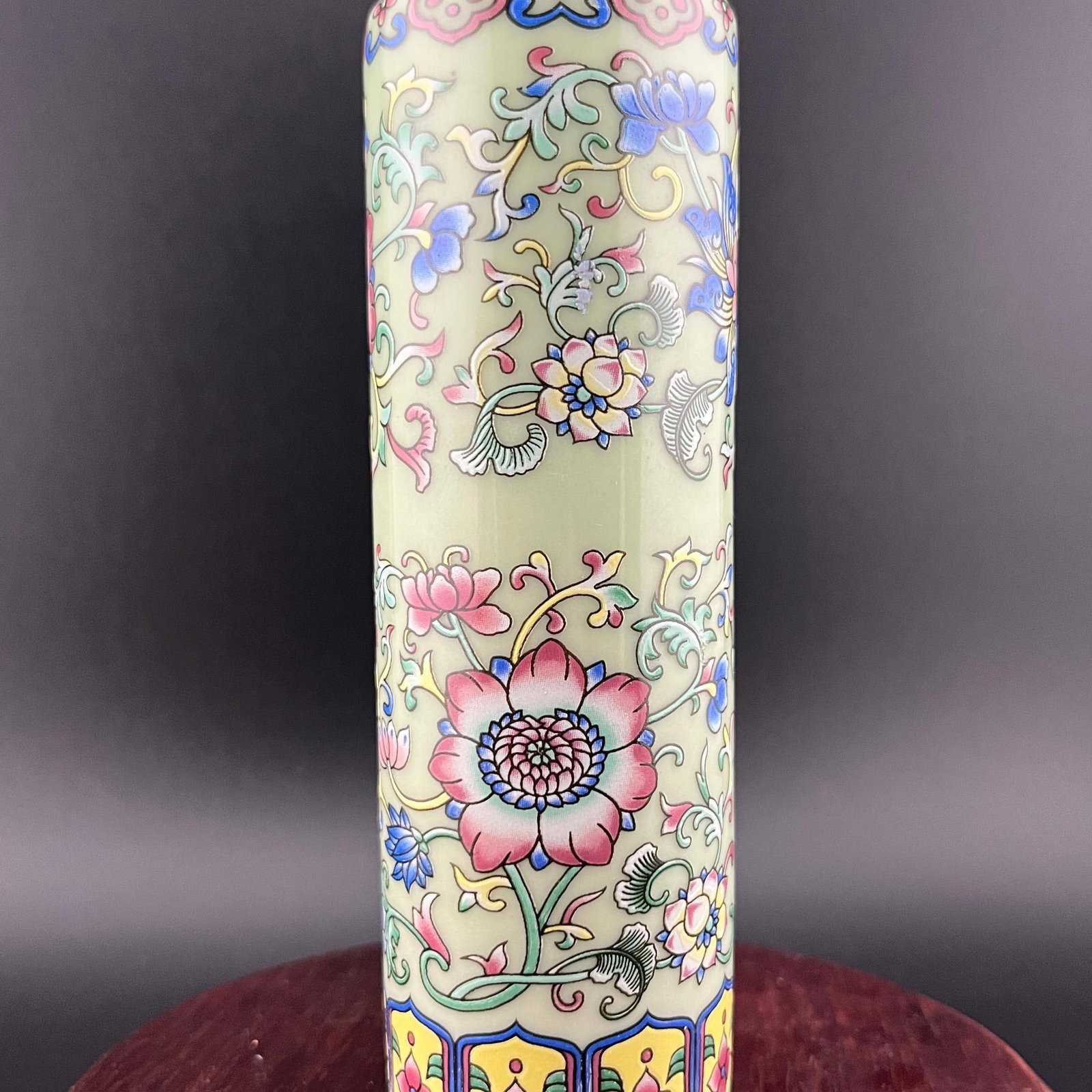A FAMILLE ROSE FLOWER PATTERN CYLINDRICAL BRUSH POT