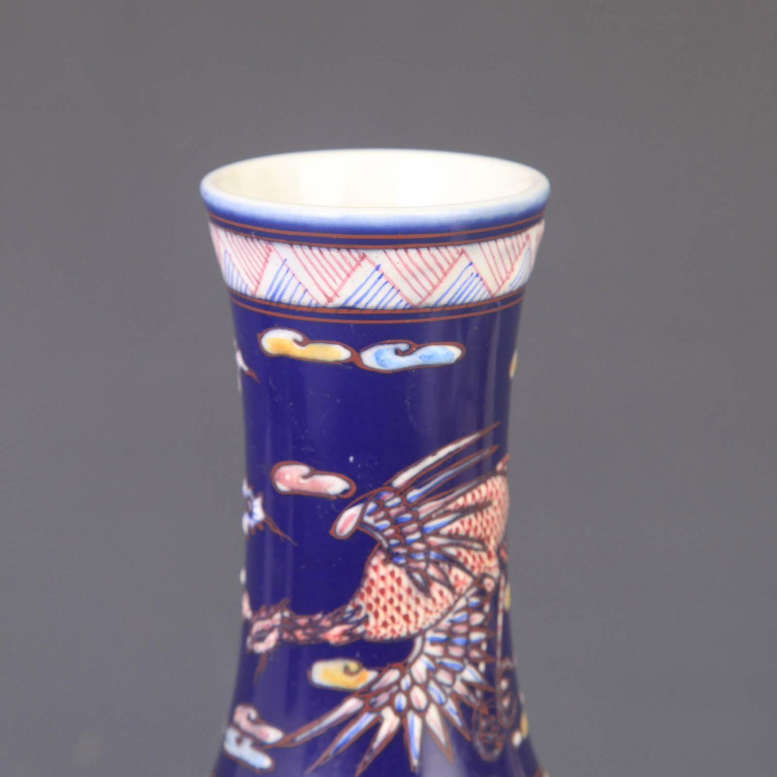 BLUE GROUND DRAGON PATTERN APPRECIATION VASE - 2