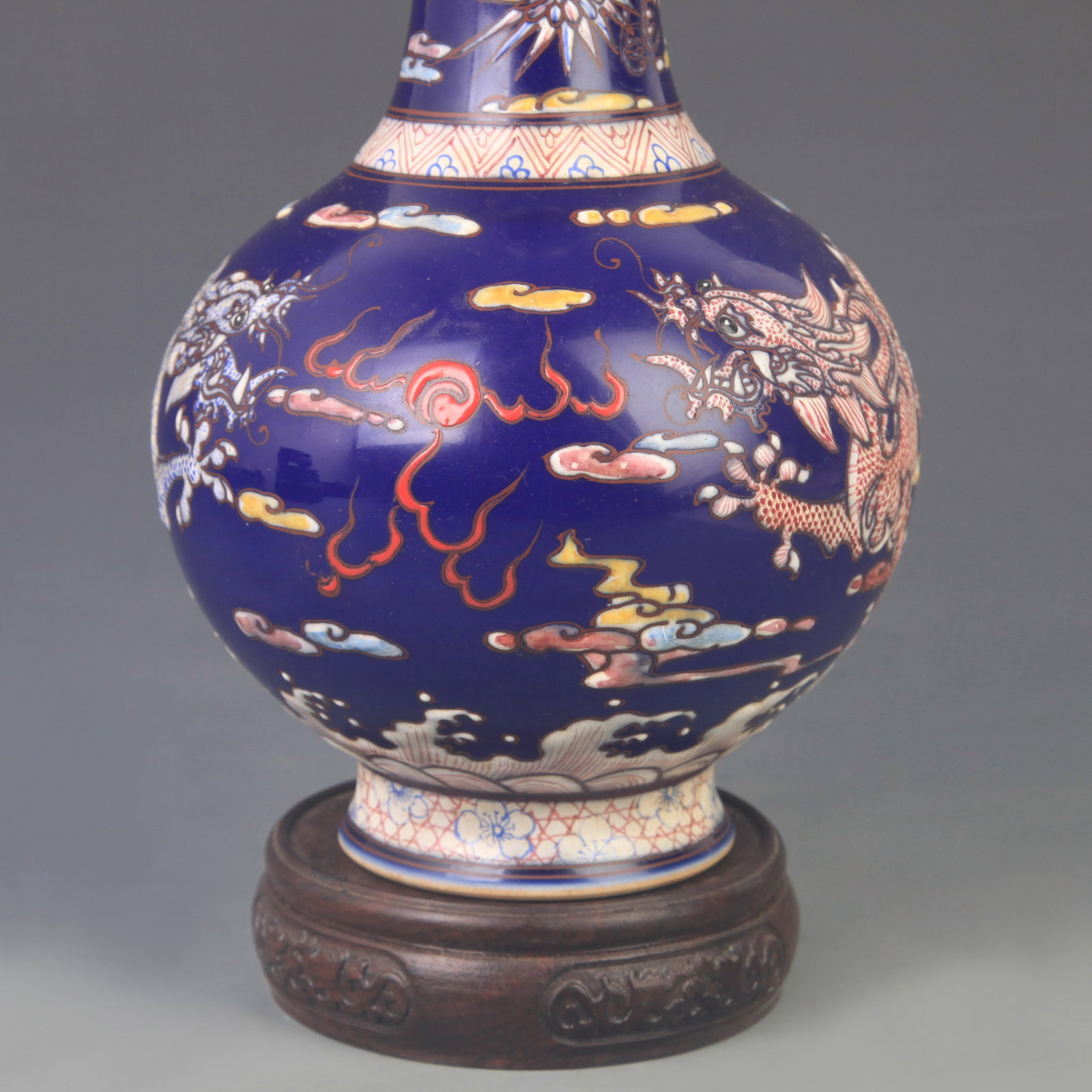 BLUE GROUND DRAGON PATTERN APPRECIATION VASE - 3