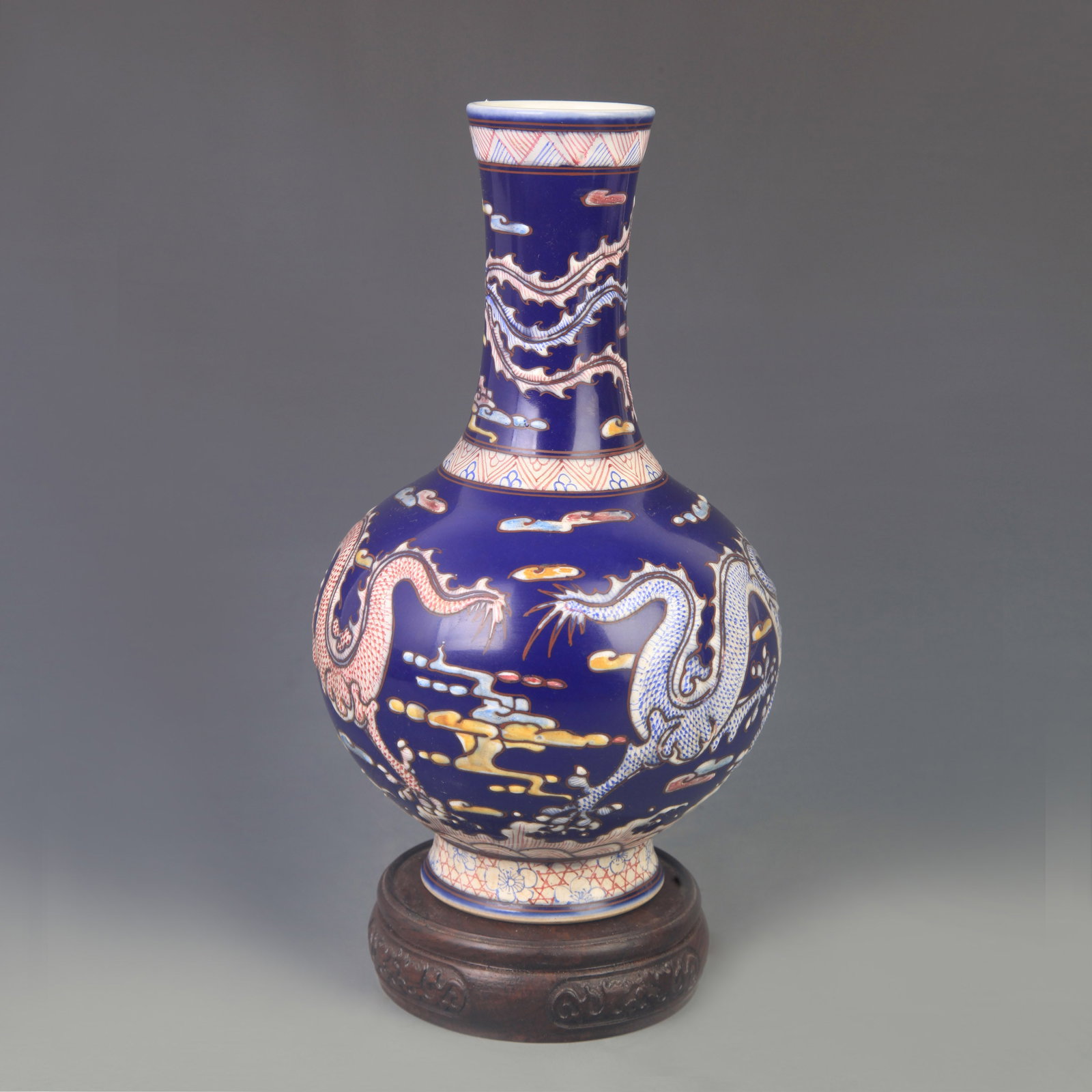 BLUE GROUND DRAGON PATTERN APPRECIATION VASE - 4