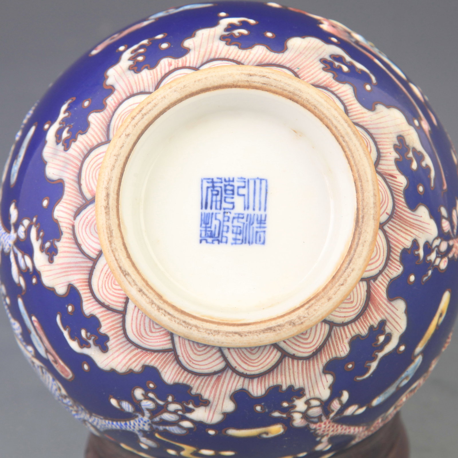 BLUE GROUND DRAGON PATTERN APPRECIATION VASE - 5