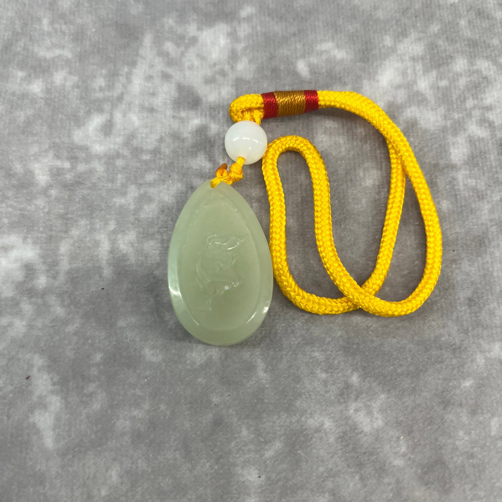 FINE HAND-CARVED JADE TEARDROP AMULET PENDANT