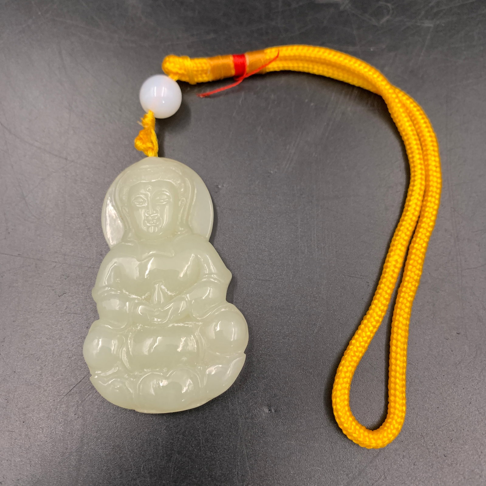 WHITE JADEITE SEATED AMITABHA BUDDHA PENDANT