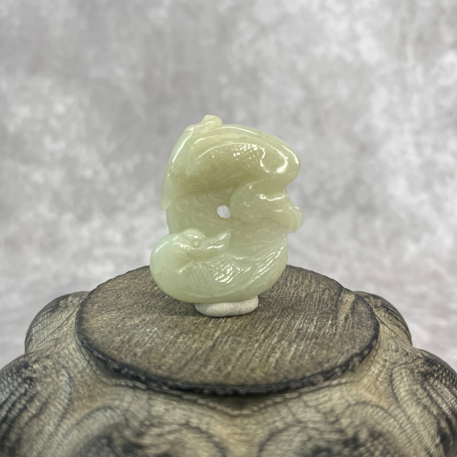 FINE HAND-CARVED JADE IN FIGURE OF MANDARIN DUCK: Qing Dynasty; Long: 1.7 inch; Width: 1.32 inch; High: 0.4 inch