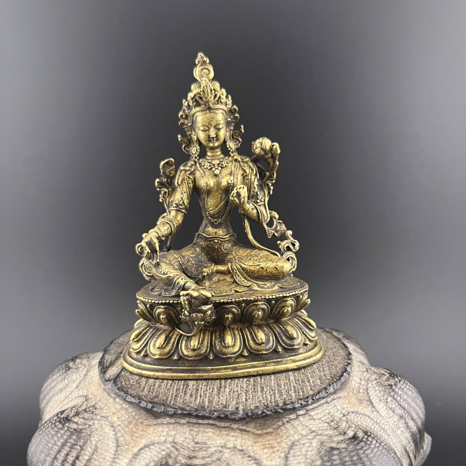 A SMALL BRONZE GREEN TARA (SYAMATARA) STATUE