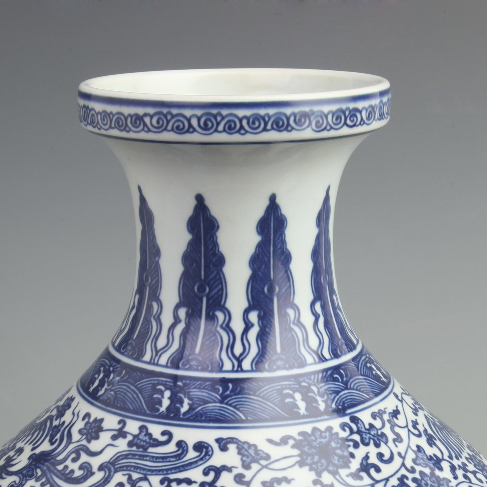 RARE BLUE AND WHITE FLOWER PATTERN PORCELAIN VASE: Qing Dynasty Qian Long Period, High: 13.2 inch; Width: 9 inch; Wooden base for diplay only