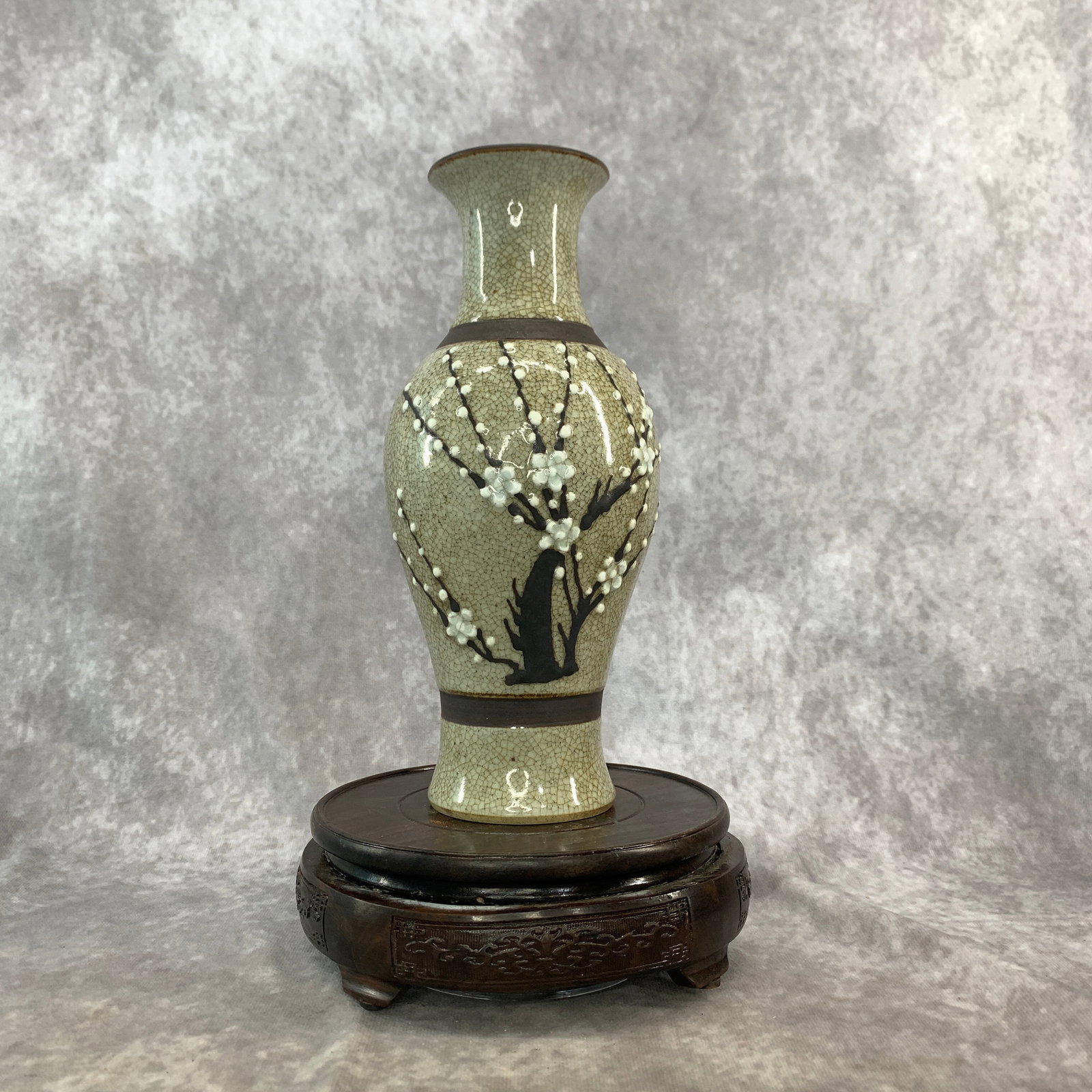 A GE-TYPE CRACKLE-GLAZED SLID SLIP-DECORATED 'PRUNUS' BALUSTER VASE