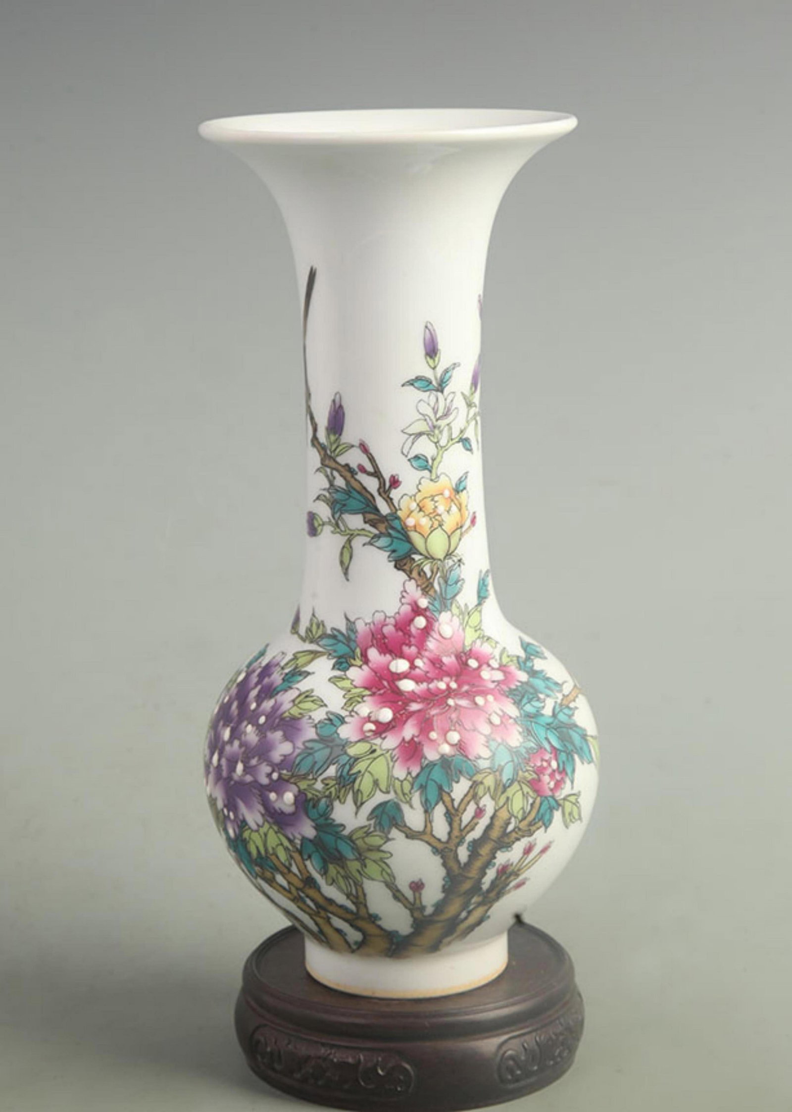 A FINE FAMILLE ROSE FLOWER AND BIRD FLOWER VASE: Qing Dynasty Qian Long Period, High: 9.00 inch; Diameter:4.00 inch; Wooden base for diplay only