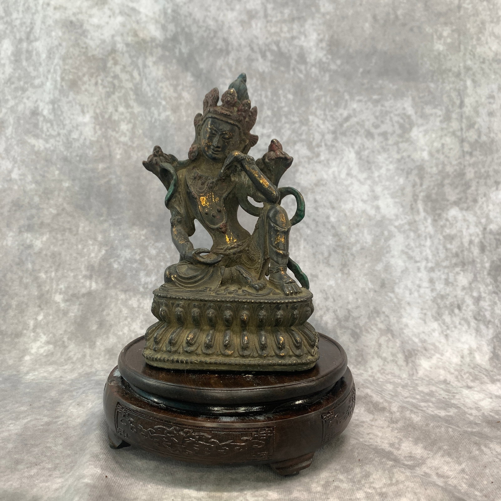 A FINE BRONZE FIGURE OF AVALOKITESVARA
