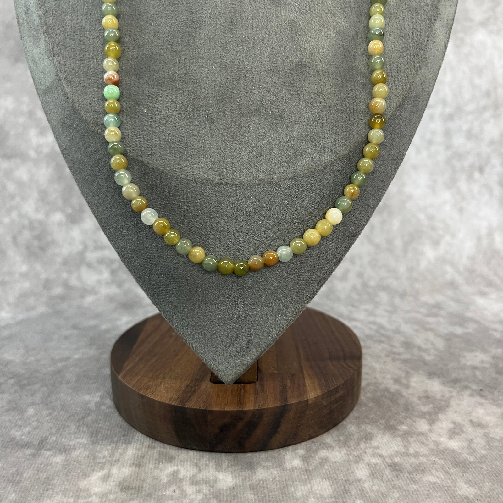 A FINE MULTICOLOR JADE DEAD MADE NECKLACE - 2