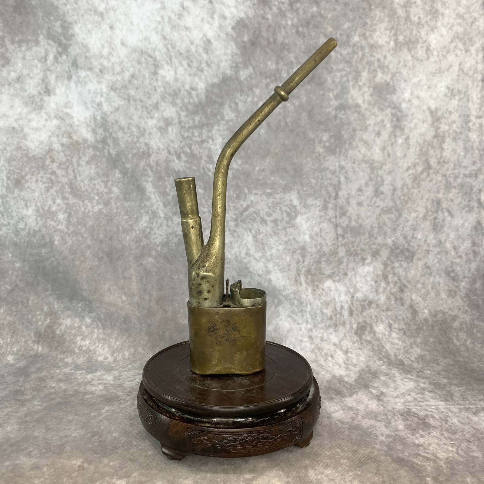 A FINELY CARVED REPUBLIC CHINA PERIOD WATER SMOKING PIPE: Republic Period; Long: 2.8 inch; Width: 1.6 inch; High: 11.3 inch; Wooden base for diplay only