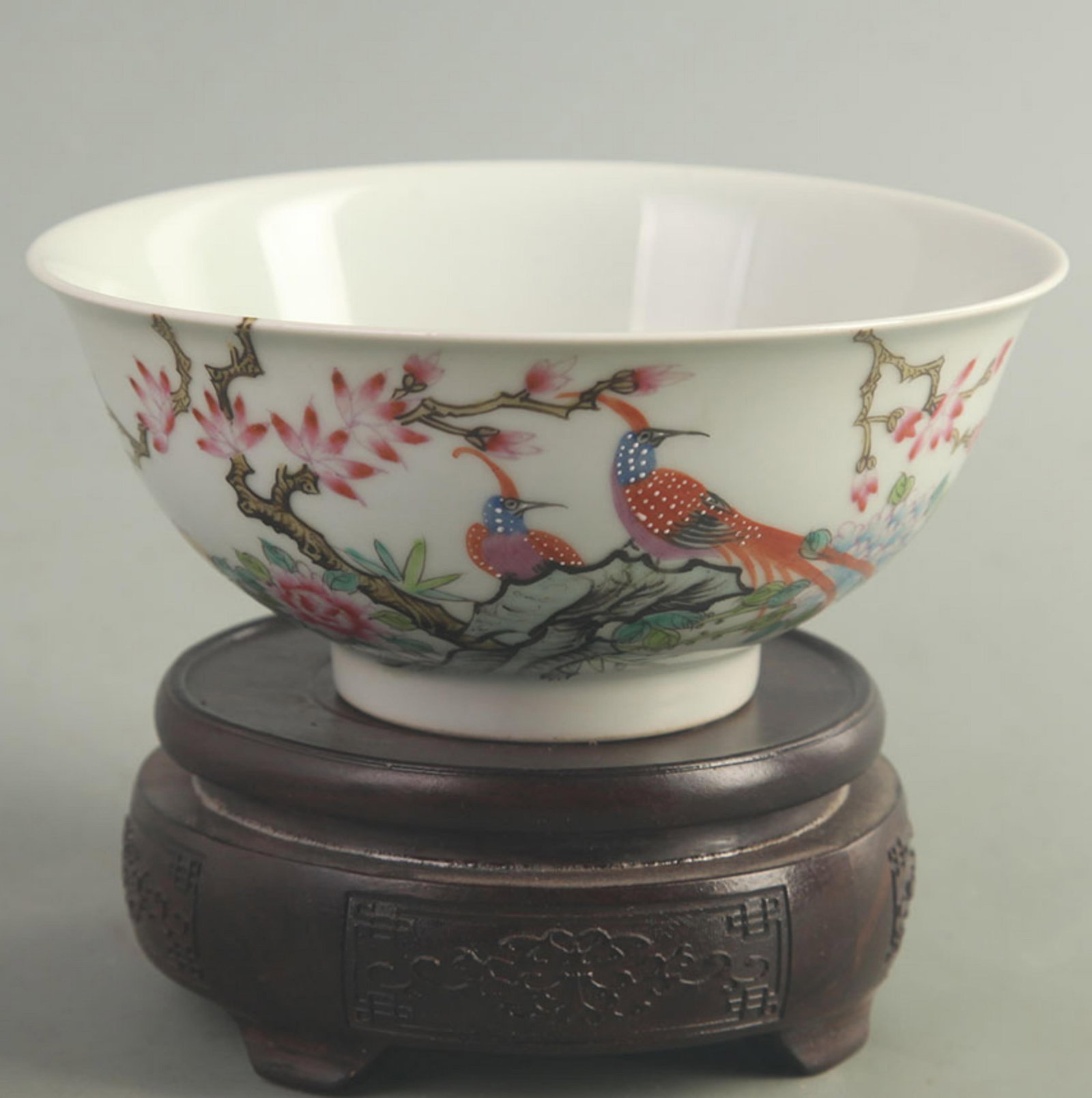 FAMILLE CLOISONNE ENAMEL PORCELAIN BOWL WITH FLOWER AND BIRD MOTIFS