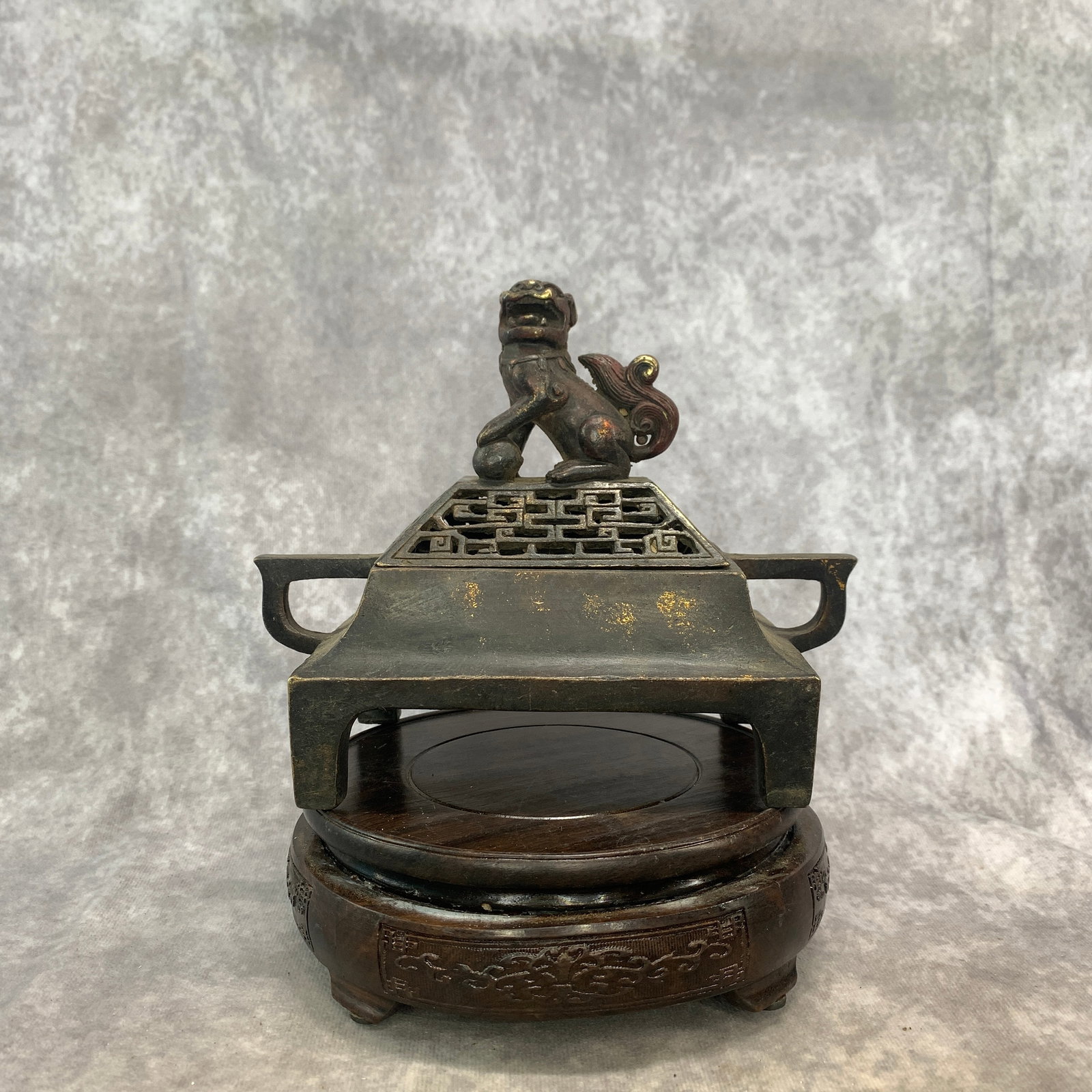 BRONZE SQUARE FANGDING CENSER WITH FOO DOG LID
