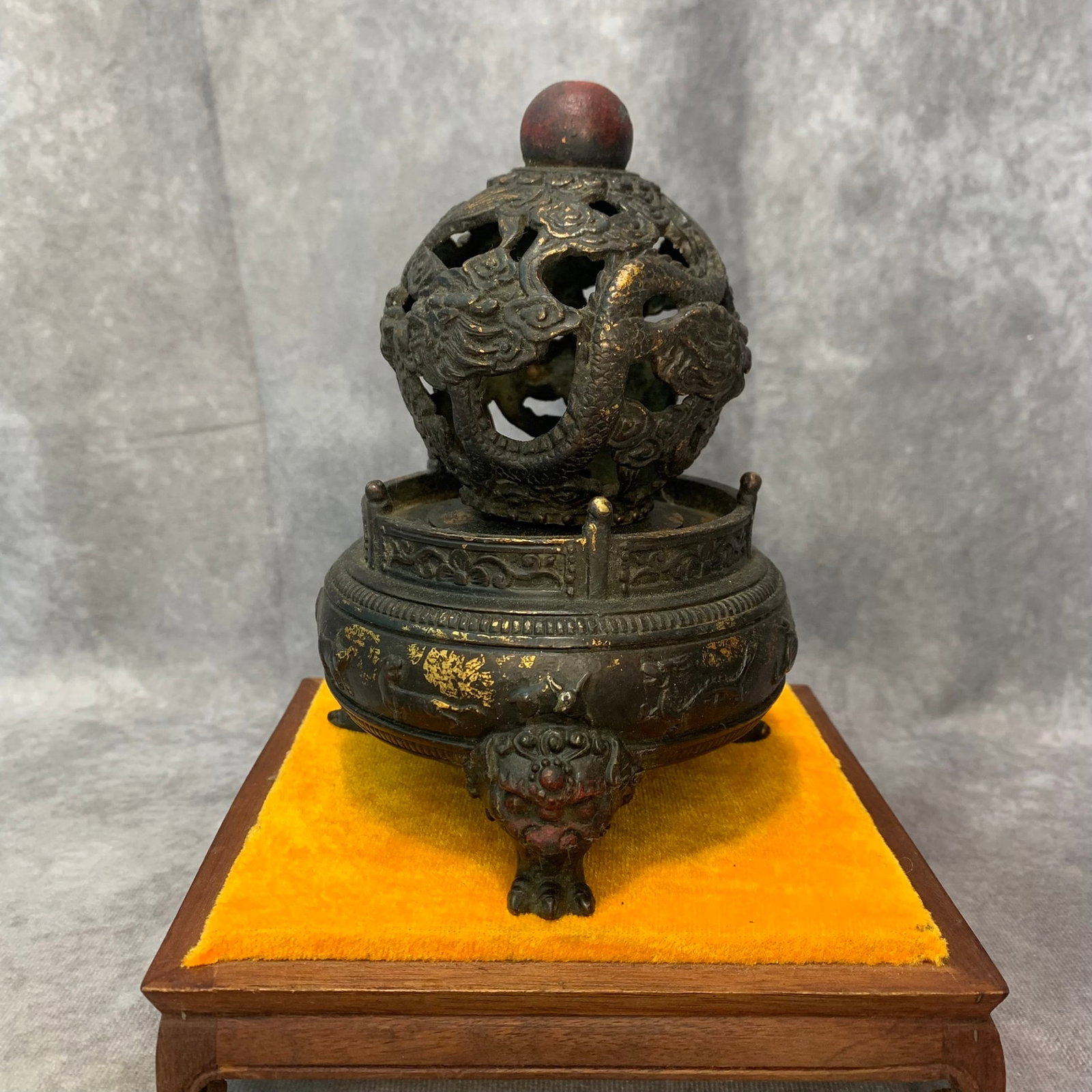 A FINE BRONZE DRAGON AND CLOUD MOTIFS INCENSE BURNER