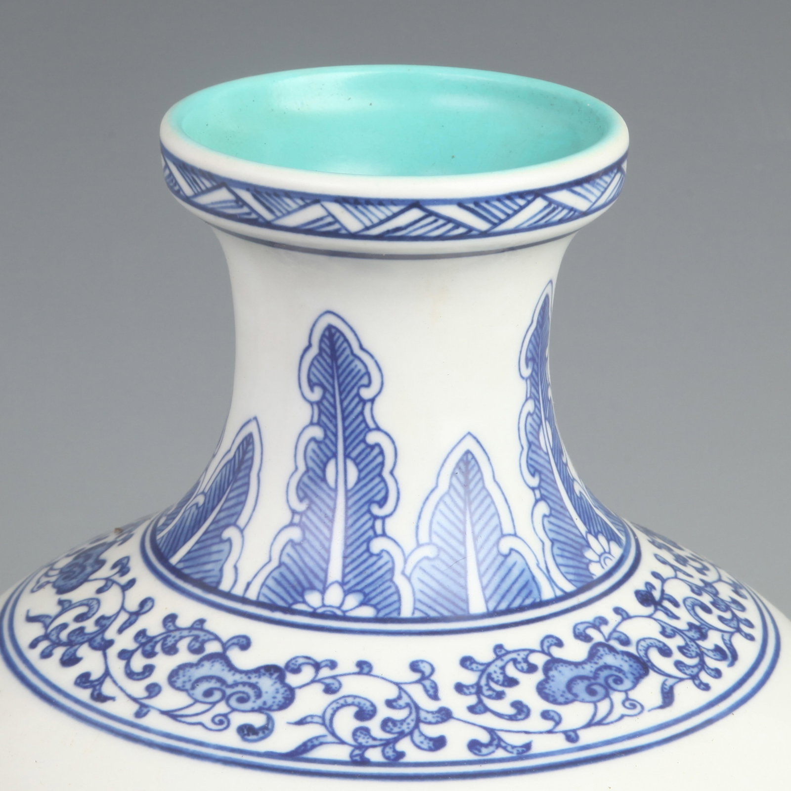 FAMILLE ROSE PORCELAIN VASE WITH BLUE-AND-WHITE BORDER: Qing Dynasty Yong Zheng Period; High: 14 inch; Width: 8 inch; Wooden base for diplay only