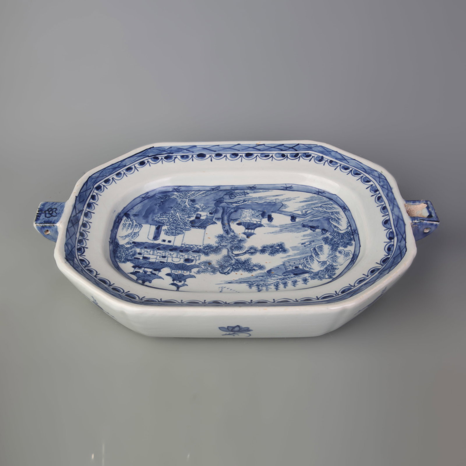 A BLUE AND WHITE LANDSCAPE FIGURAL PATTERN DOUBLE-LAYER LARGE PLATE - 3
