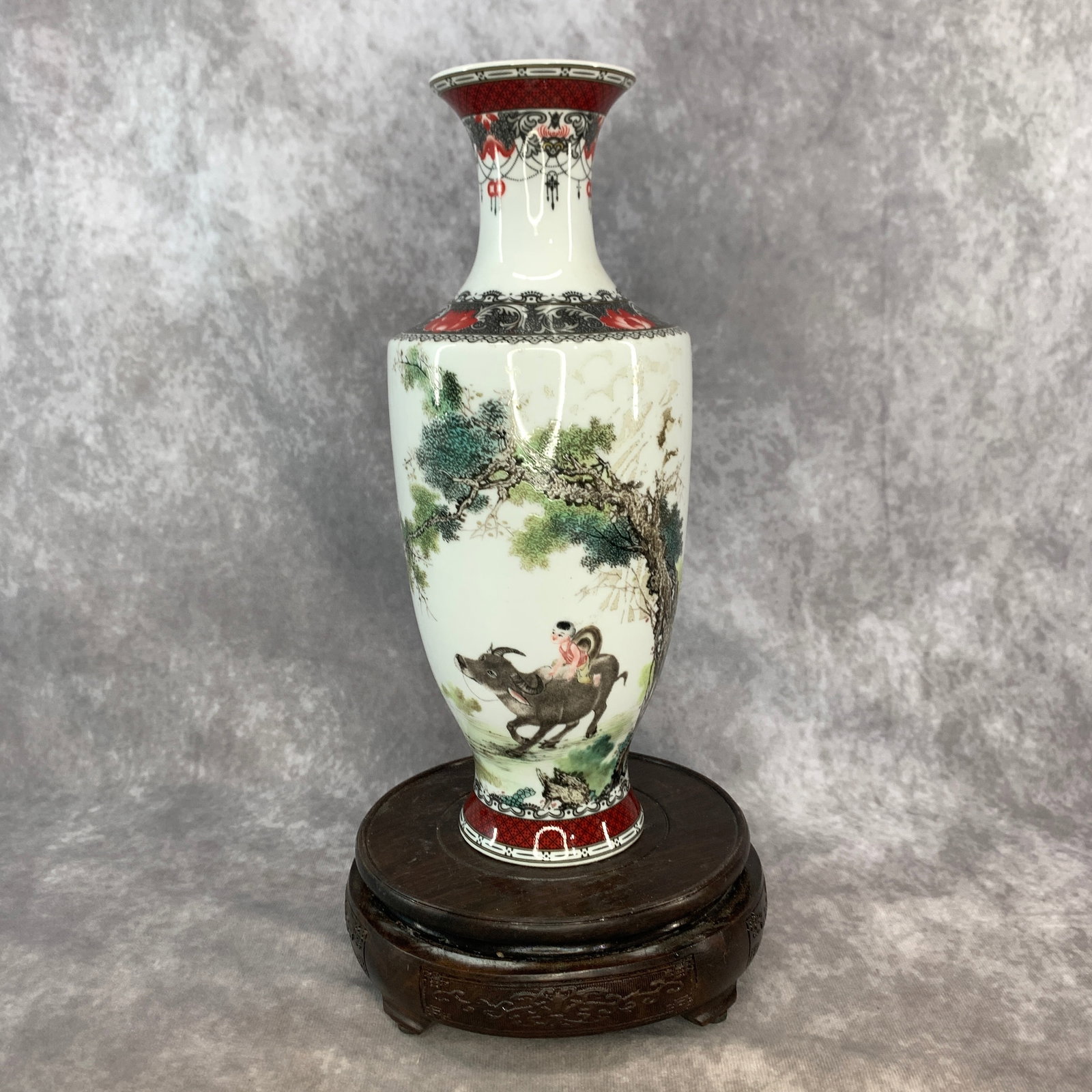 REPUBLIC-STYLE LANDSCAPE BALUSTER STYLE PORCELAIN VASE