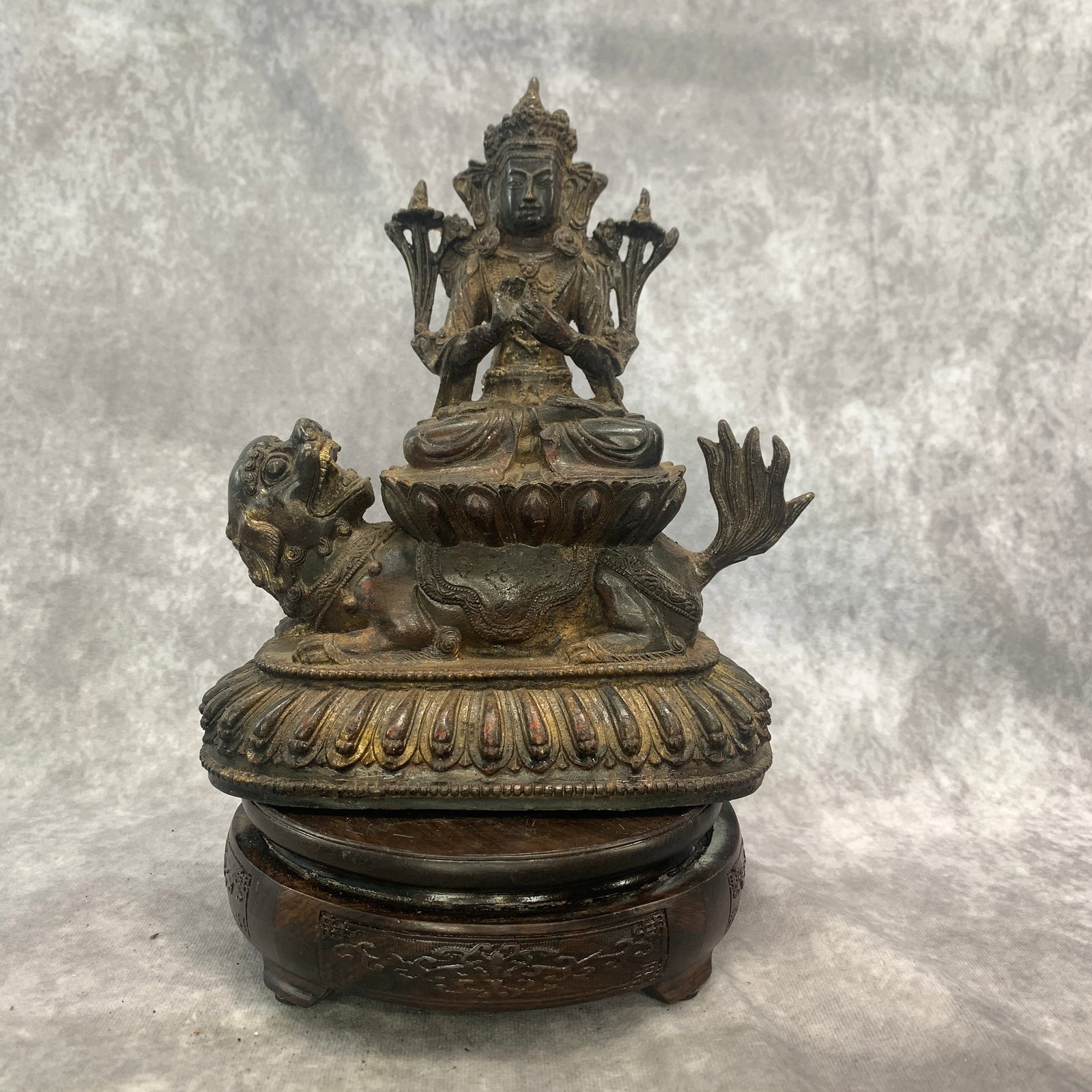 A FINE BRONZE MANJUSHRI BUDDHA ON A LION