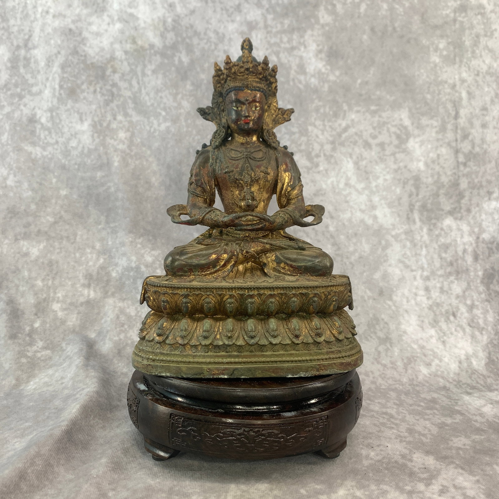 A FINE BRONZE TIBETAN AMITAYUSSTATUE (BUDDHA OF BOUNDLESS LIFE): Republic Period; Long: 6.2 inch; Width: 4.4 inch; High: 9.1 inch; Wooden base for diplay only