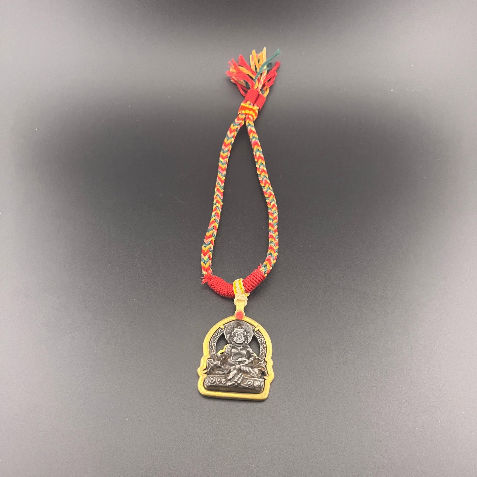 A FINE TIBETAN BUDDHIST AMULET