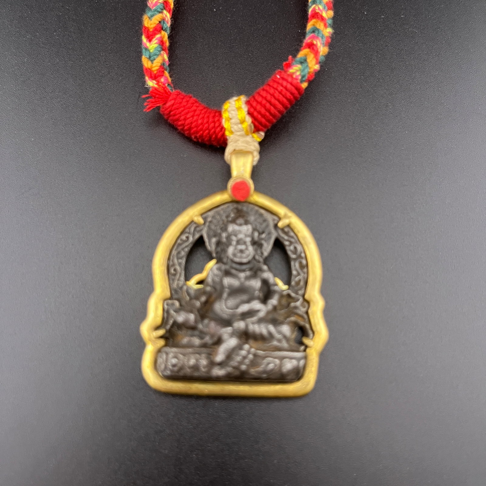 A FINE TIBETAN BUDDHIST AMULET - 2