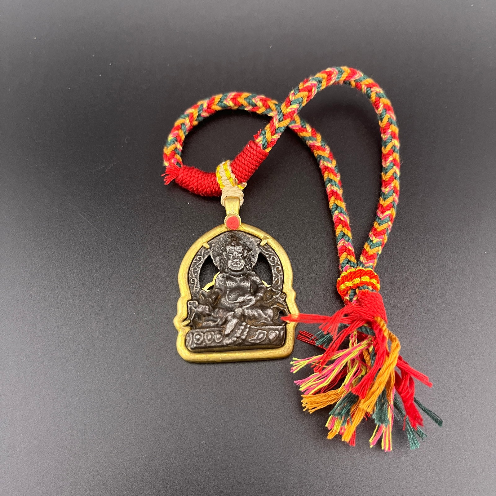 A FINE TIBETAN BUDDHIST AMULET - 4
