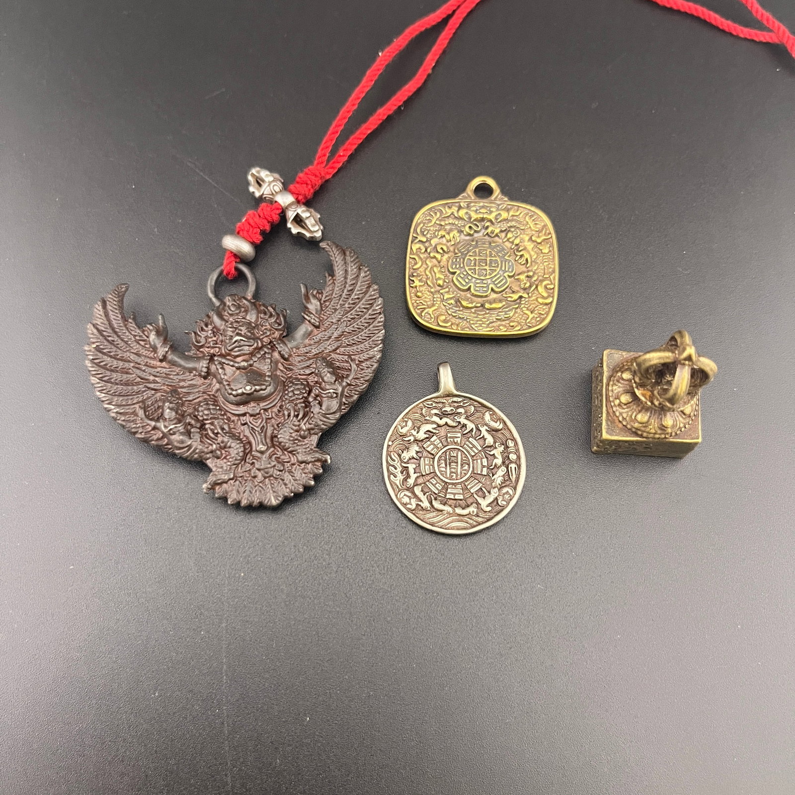 GROUP OF TIBETAN SEAL AND GARUDA PENDANT