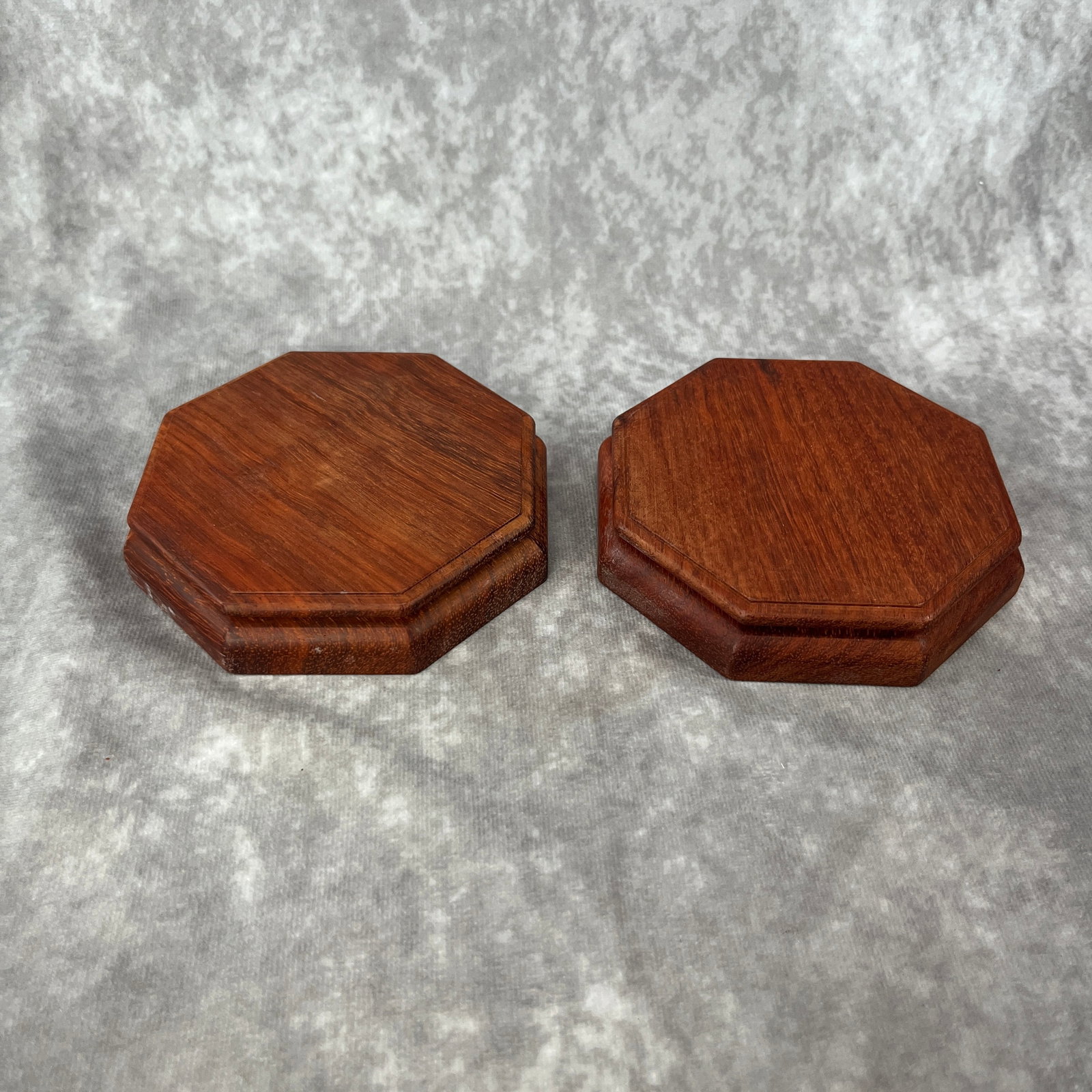 PAIR OF FINE ROSEWOOD DISPLAY STAND