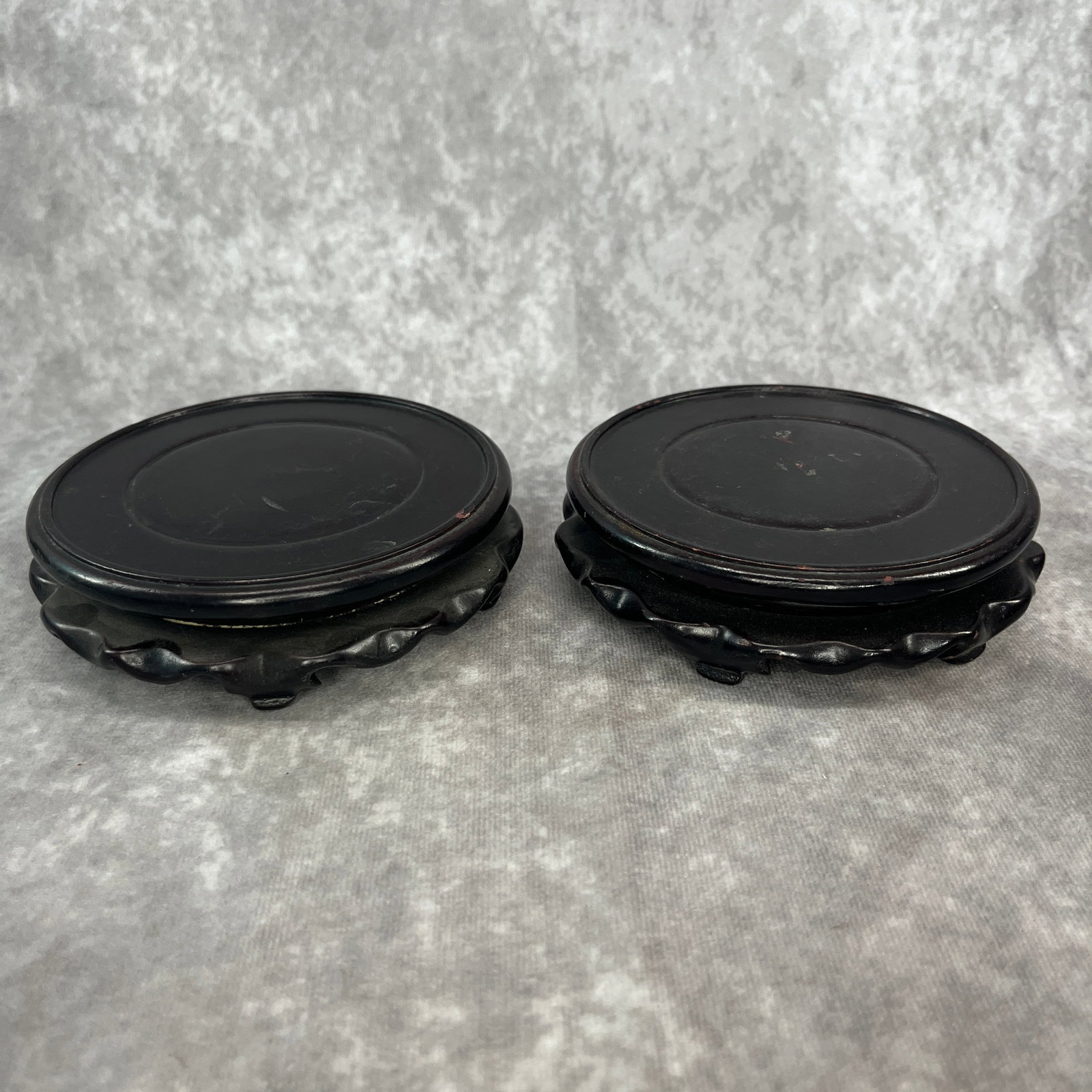 PAIR OF FINE CARVED WOODEN DISPLAY STANDS: Modern; High: 1.4 inch; Diameter: 5.1 inch
