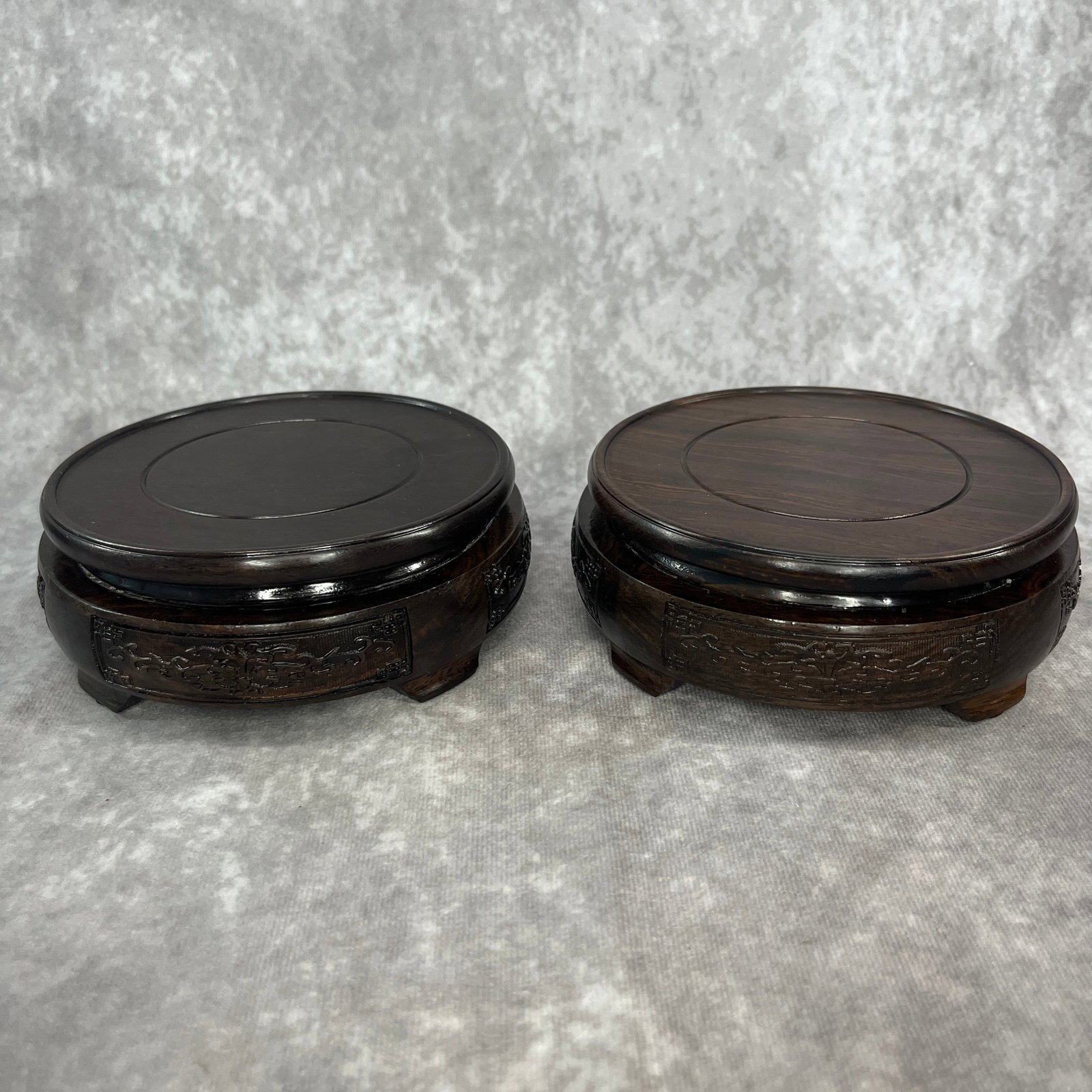 PAIR OF HARDWOOD MADE DISPLAY STAND: Modern; High: 1.92 inch; Diameter: 5.7 inch