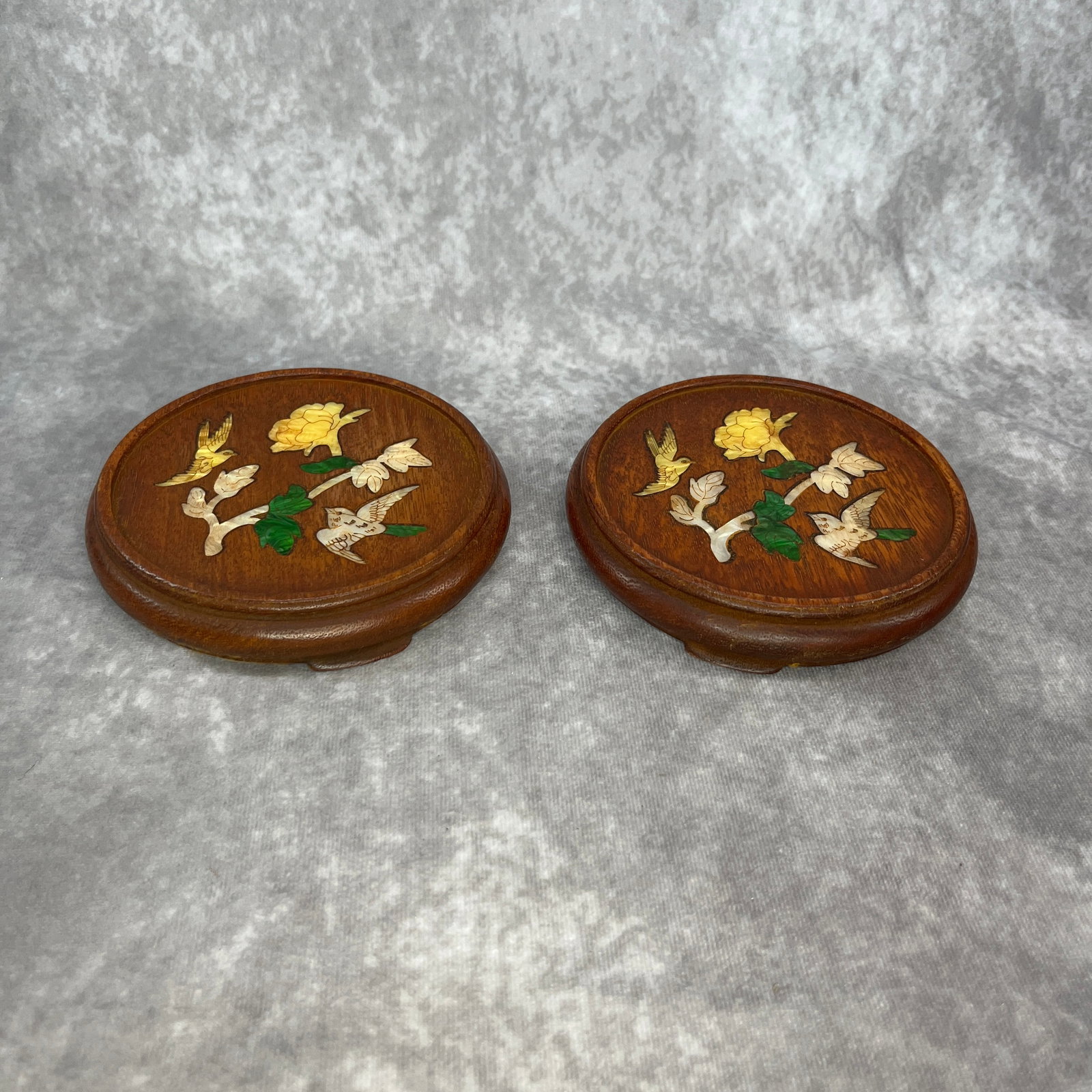 PAIR OF ROSEWOOD DISPLAY STAND INLAY WITH MOTHER-OF-PEARL