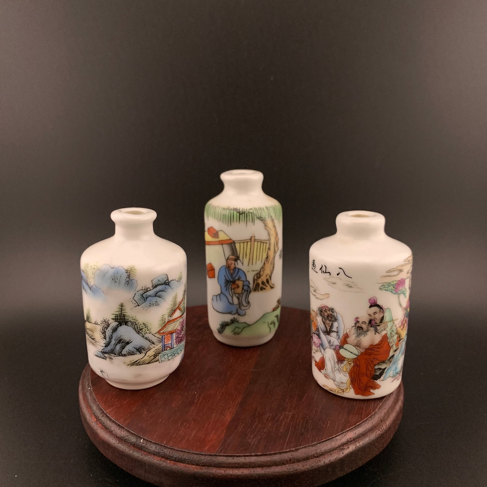 SET OF THREE FAMILLE ROSE PORCELAIN SNUFF BOTTLE