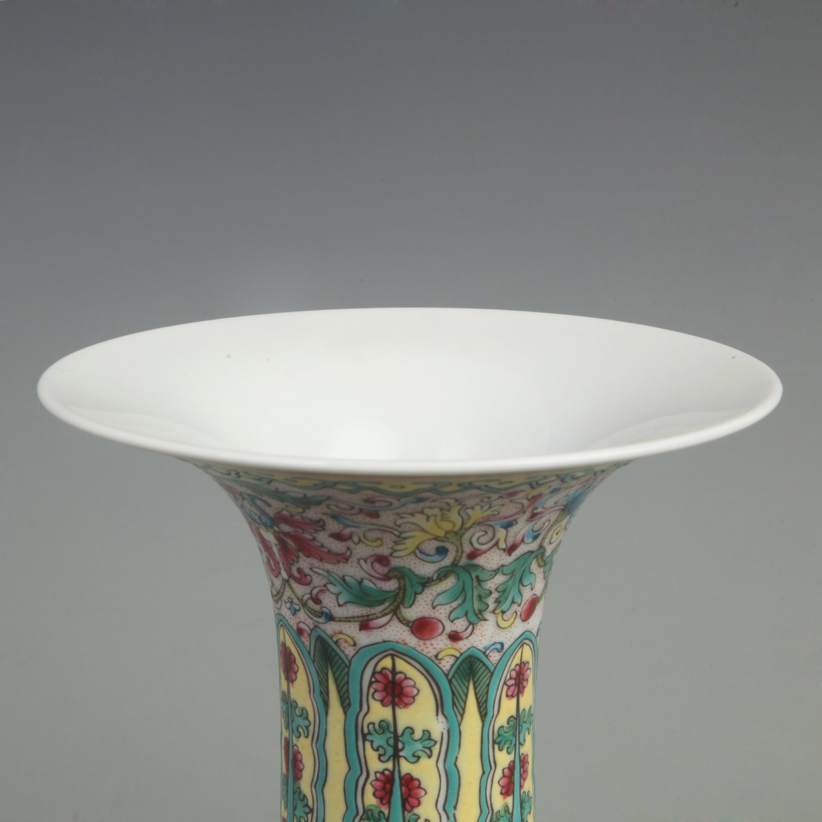 RARE FAMILLE ROSE COLOR FLOWER PATTERN FLOWER VASE: Qing Dynasty Qian Long Period; High: 9 inch; Diameter:6.3 inch; Wooden base for diplay only
