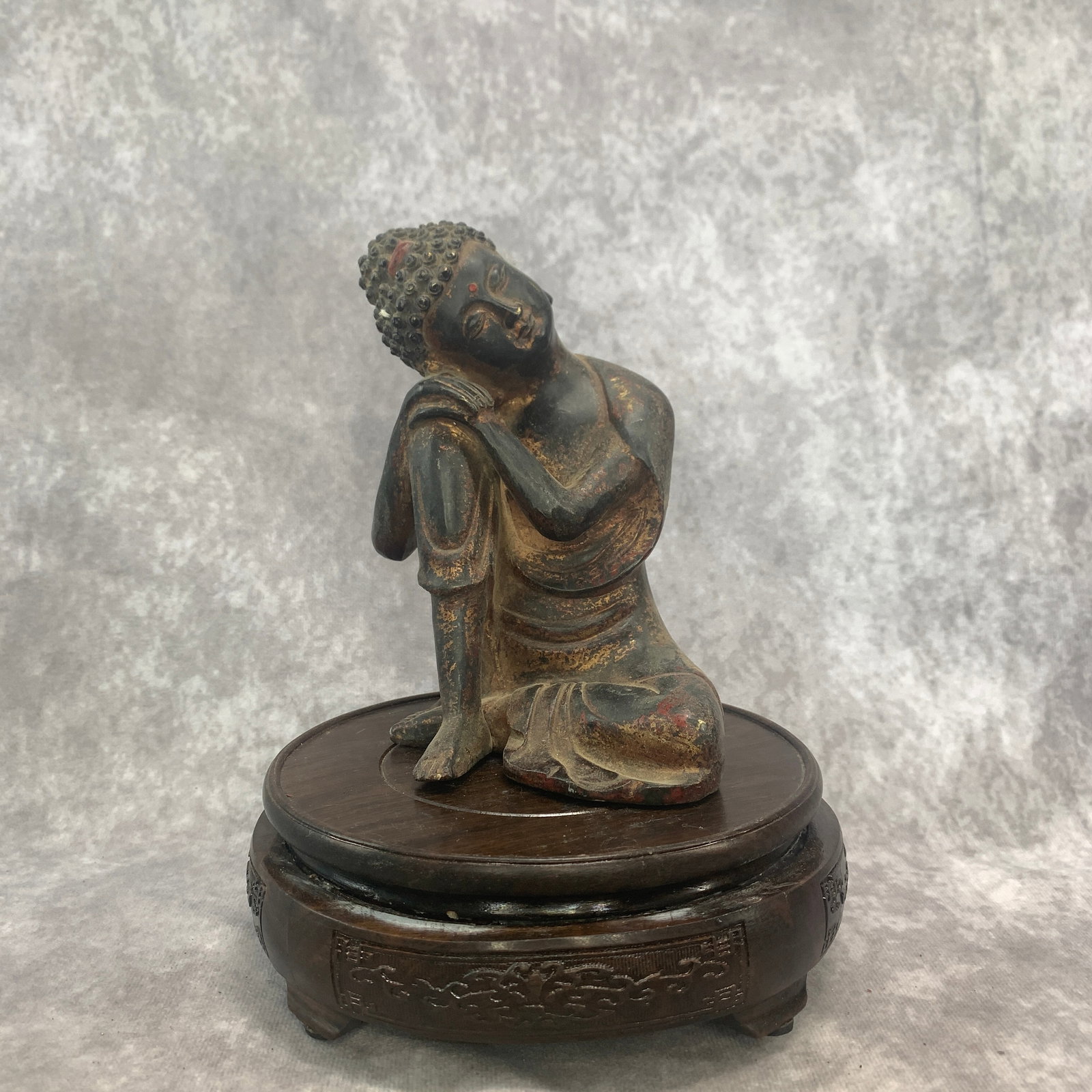 A FINE BRONZE RESTING BUDDHA STATUE: Qing Dynasty; Long: 3.6 inch; Width: 4.1 inch; High: 6.1 inch; Wooden base for diplay only