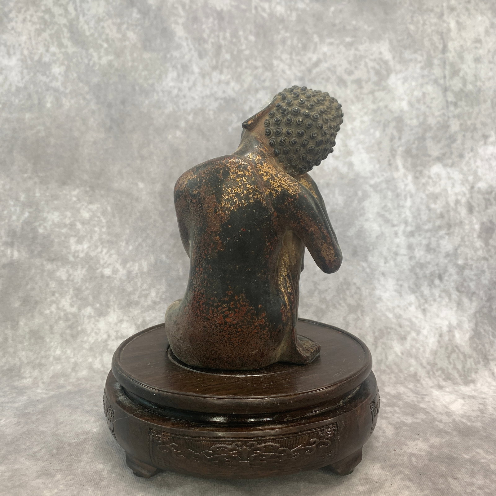 A FINE BRONZE RESTING BUDDHA STATUE - 3