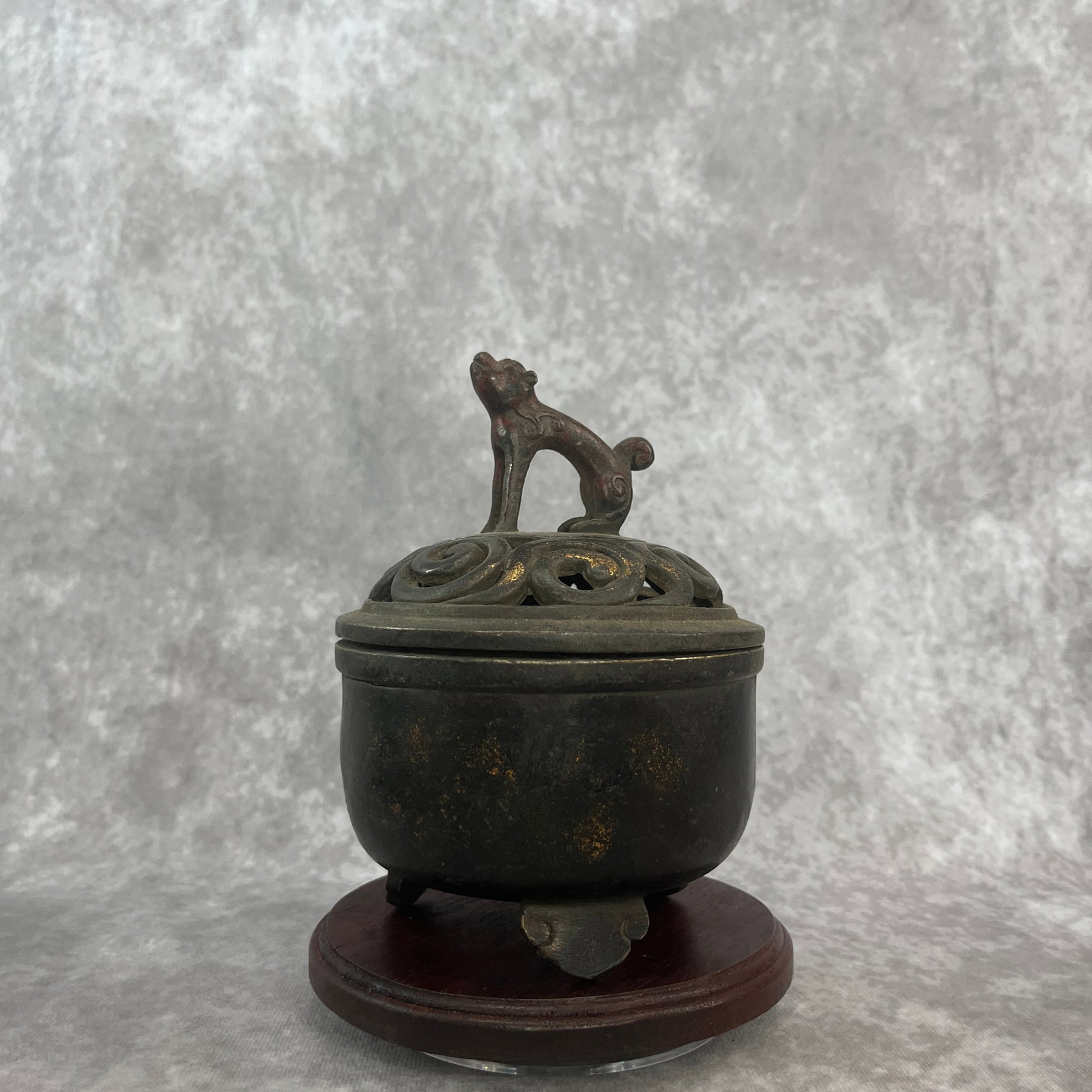 A FINE BRONZE FOO GOD FINIAL STYLE BRONZE INCENSE BURNER