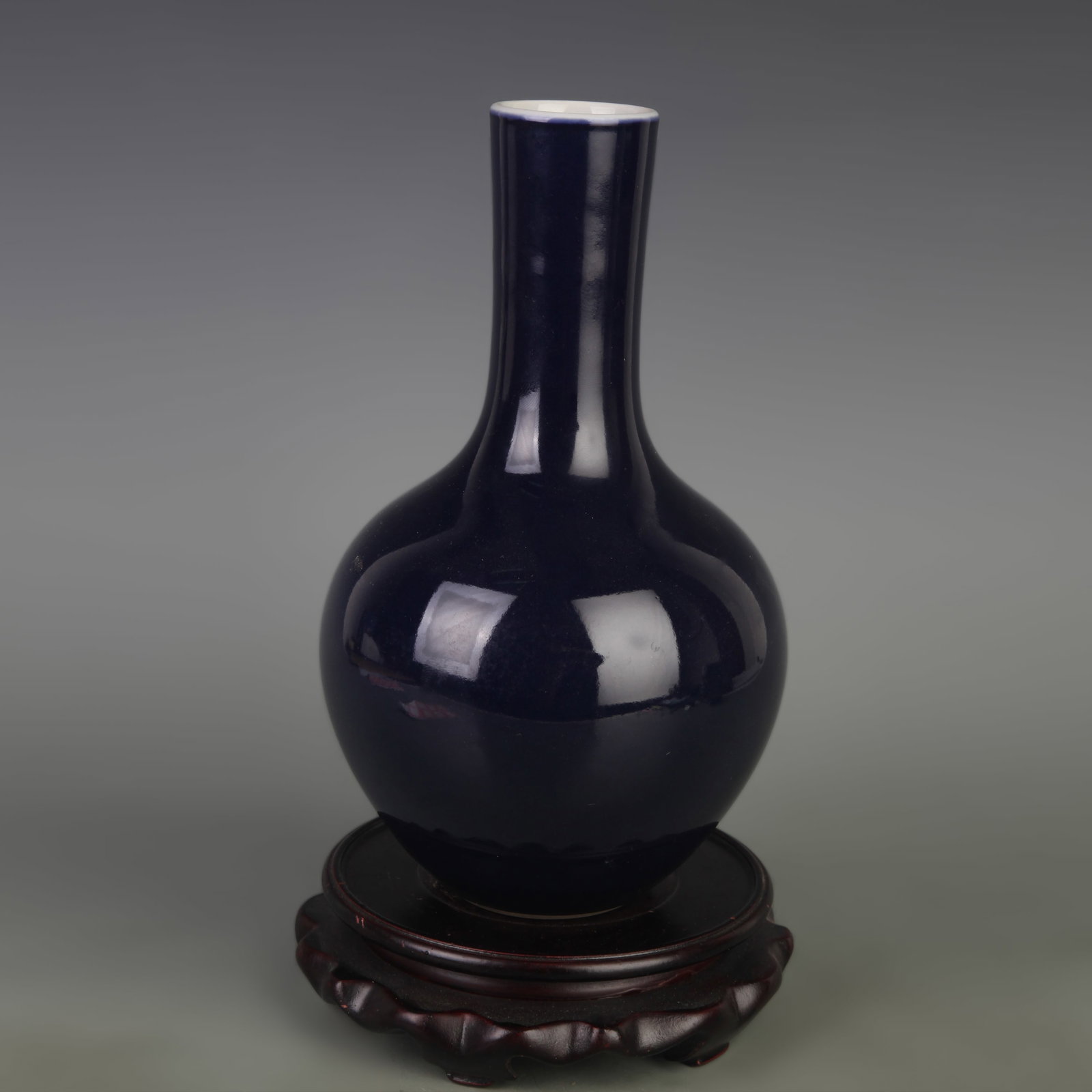 SACRIFICIAL BLUE GLAZE PORCELAIN GLOBAL VASE