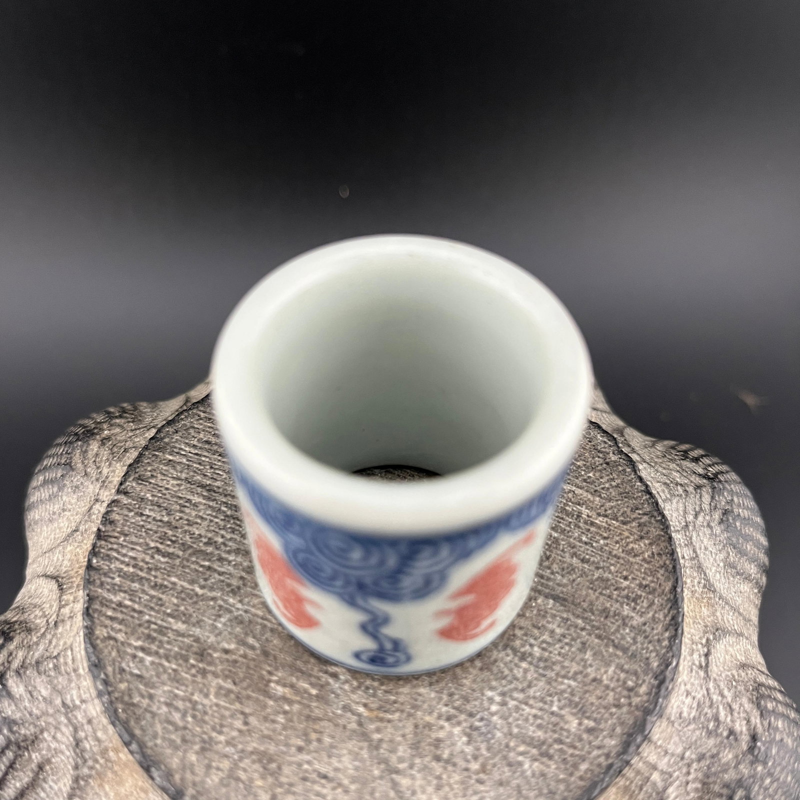 A FINE BAT PATTERN PORCELAIN THUMB RING - 5