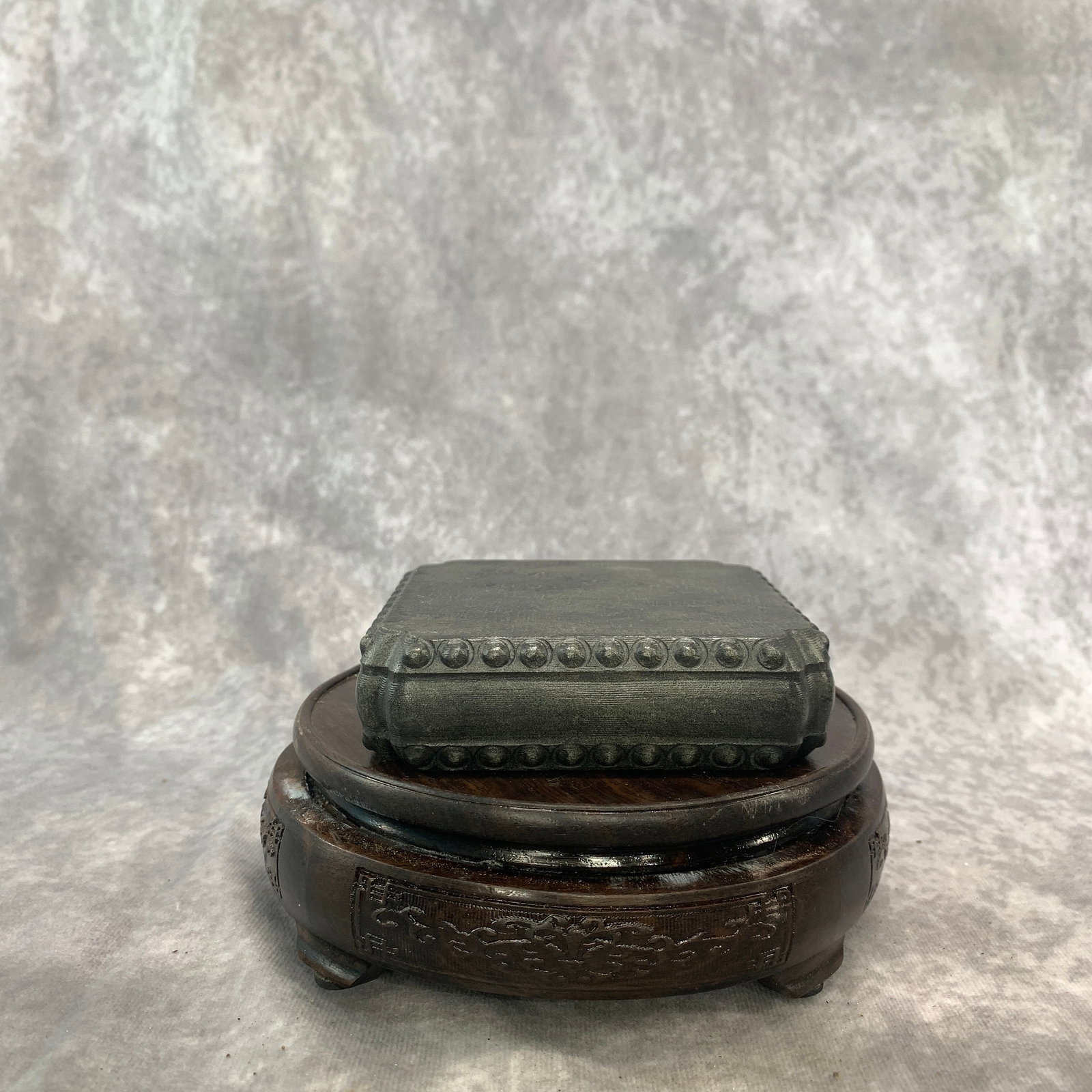 A FINE STONE DRUM-FORM SQUARE BASE - 3