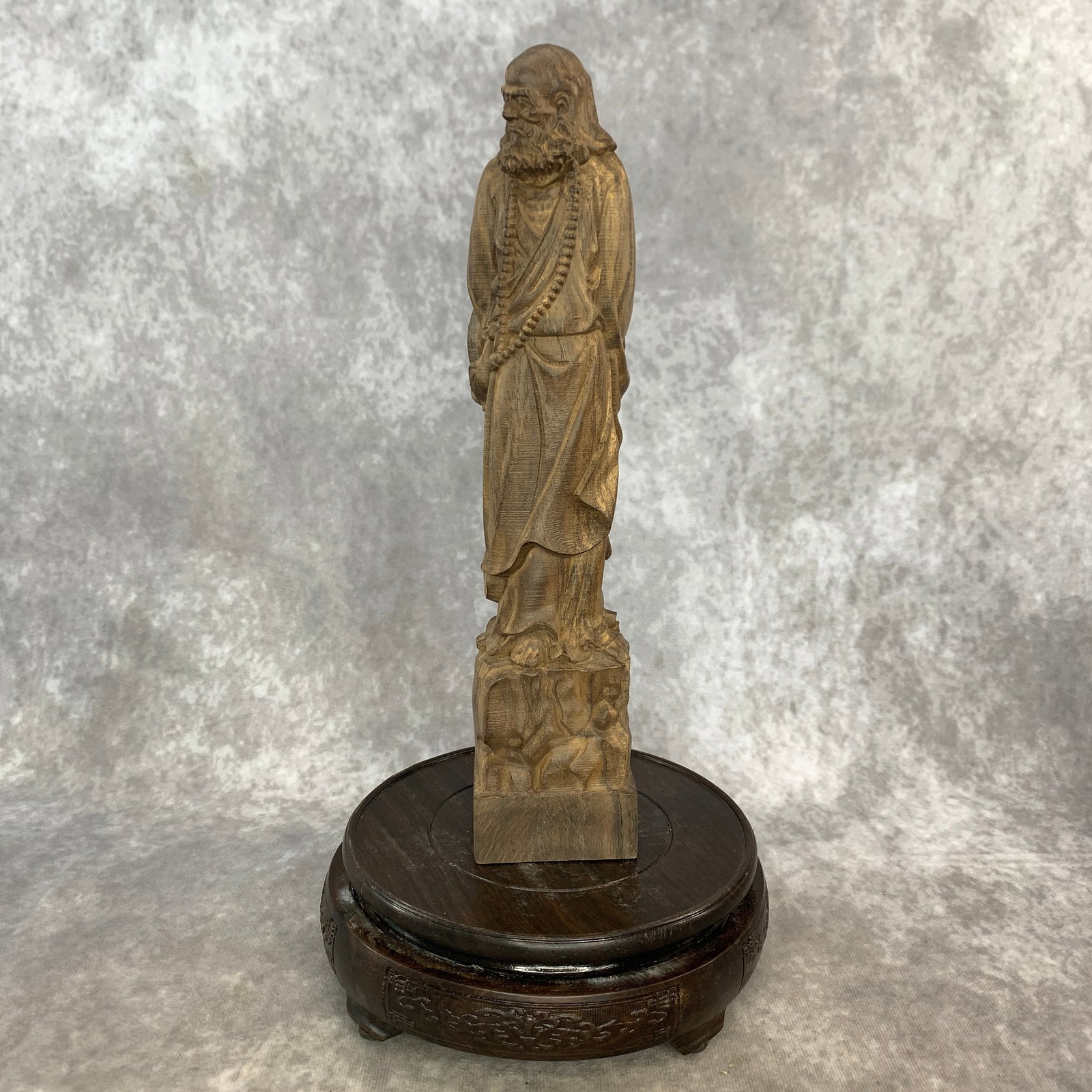 A CARVED SANDALWOOD FIGURE OF BODHIDHARMA (DAMO)