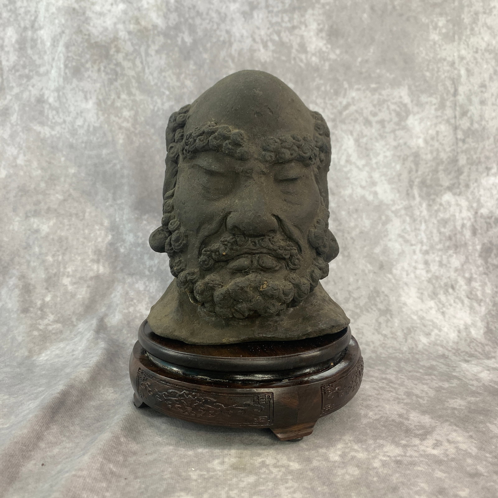 A FINE WOODEN BODHIDHARMA (DAMO) HEAD FIGURE: Republic Period; Long: 5.6 inch; Width: 5 inch; High: 7.3 inch; Wooden base for diplay only