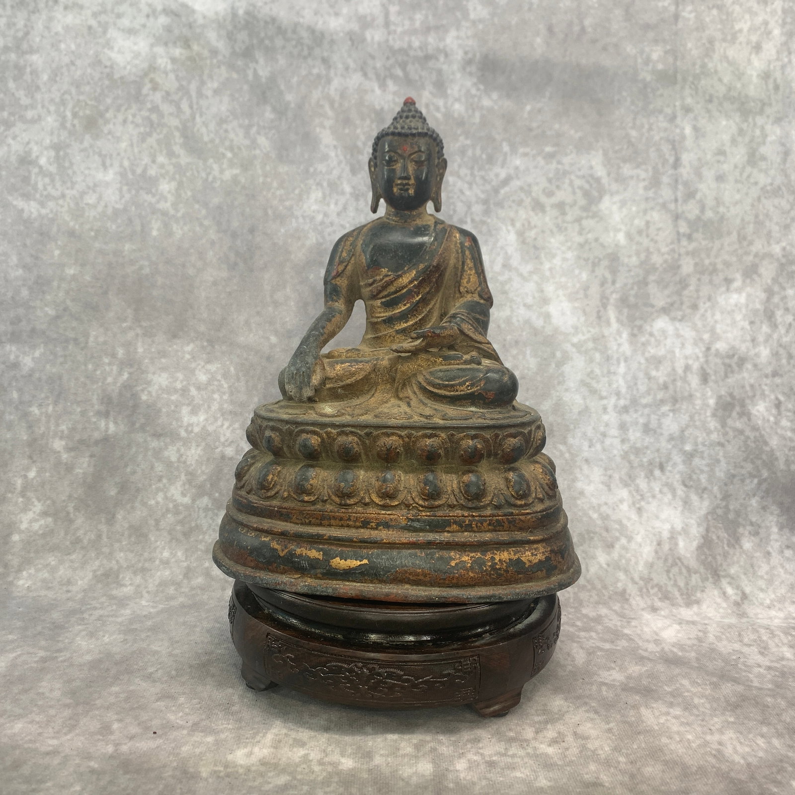 A FINE GILT-BRONZE FIGURE OF SHAKYAMUNI BUDDHA
