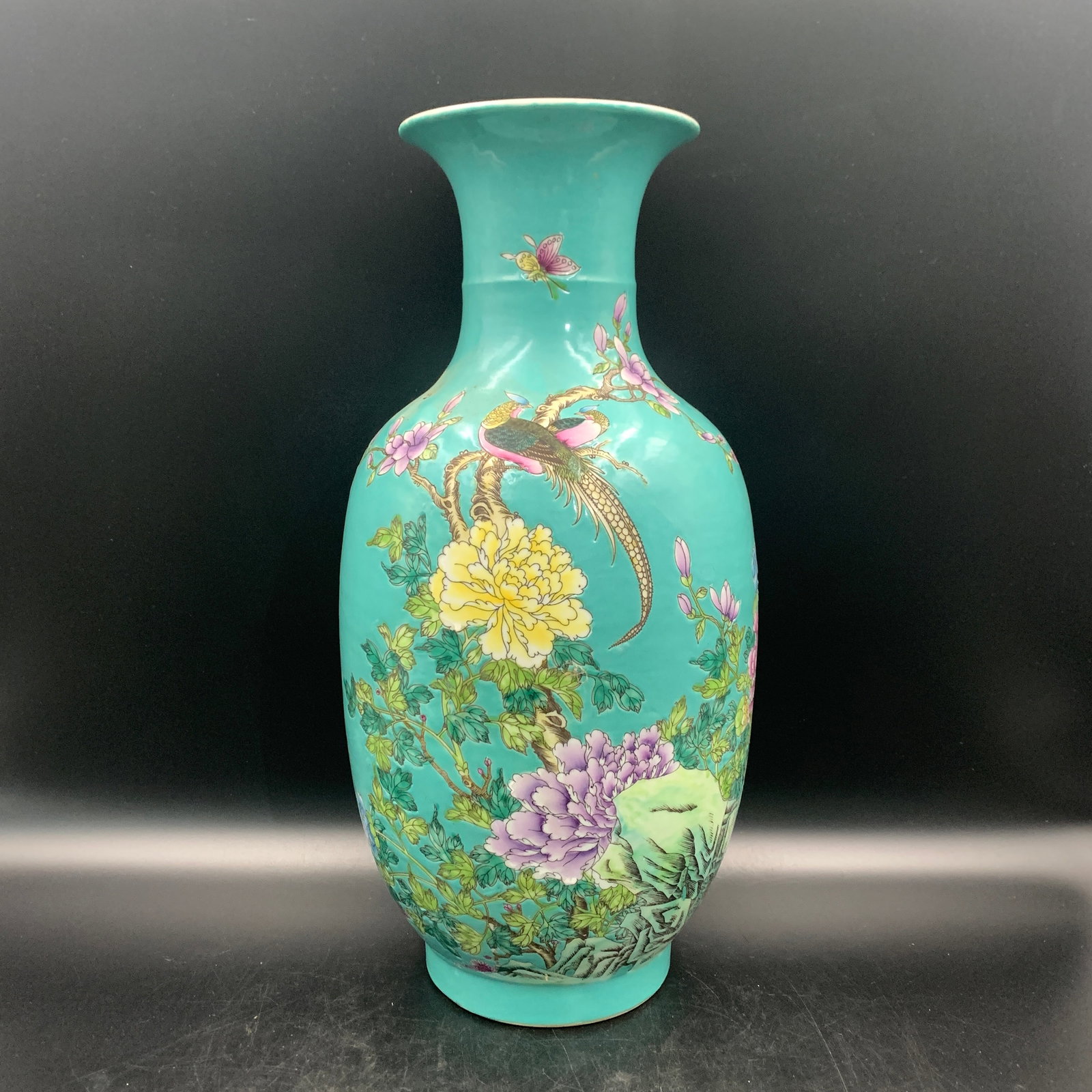 TURQUOISE-GROUND FAMILLE ROSE LANTERN PORCELAIN VASE