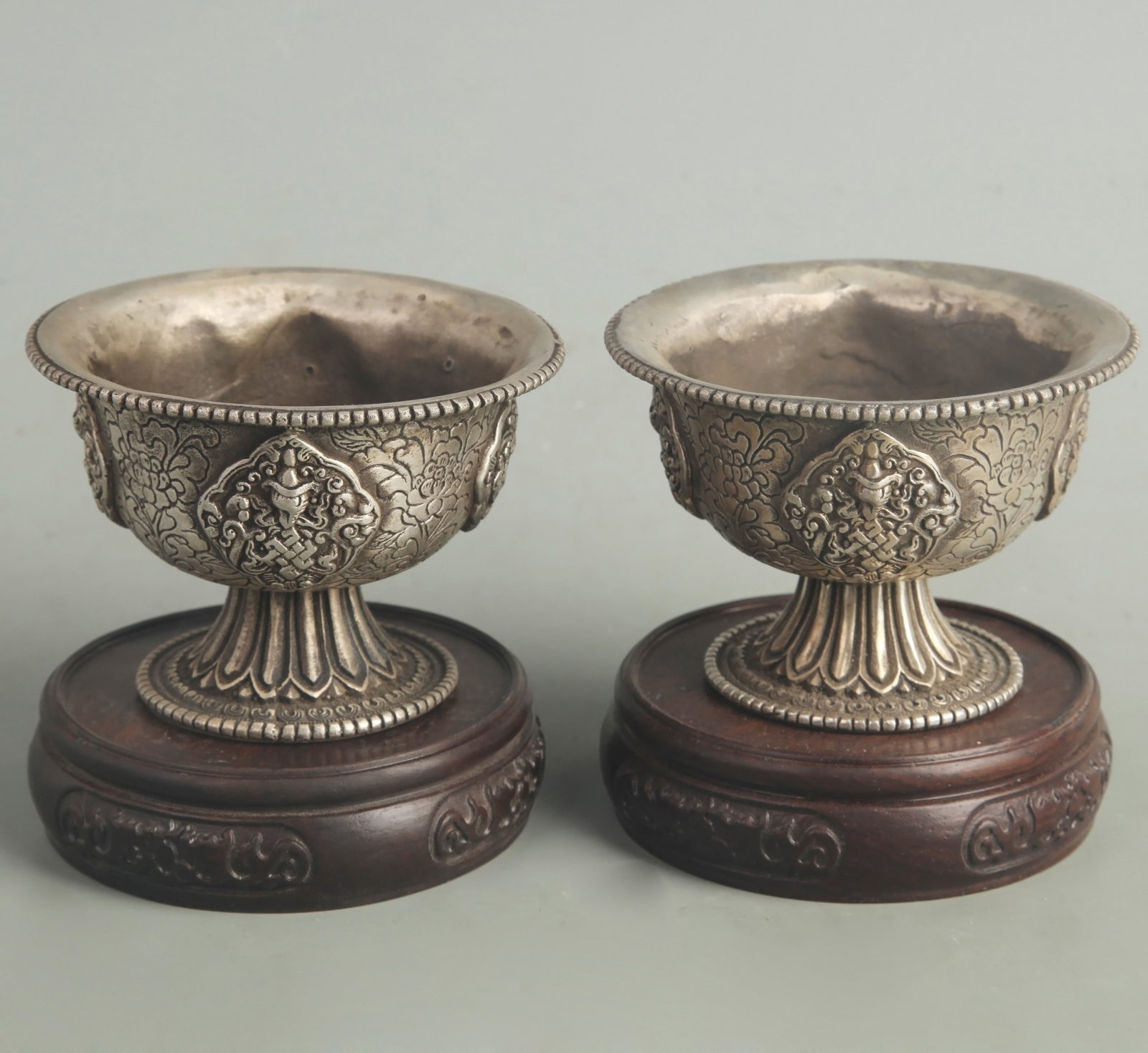 PAIR OF FINELY CARVED WHITE BRONZE CUP: Modern, High: 2.80 inch; Diameter: 3.80 inch; Wooden base for diplay only