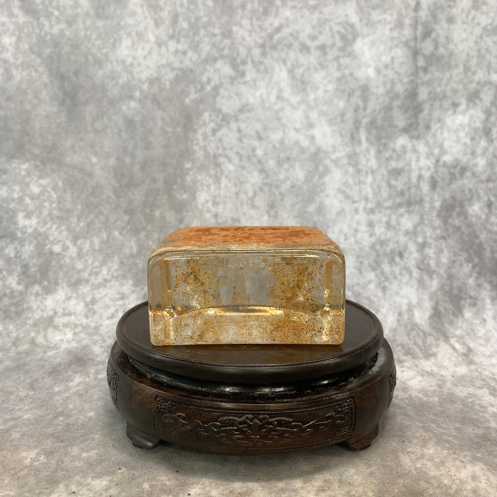 A FINE GLASS CARVING GLASS PAPERWEIGHT
