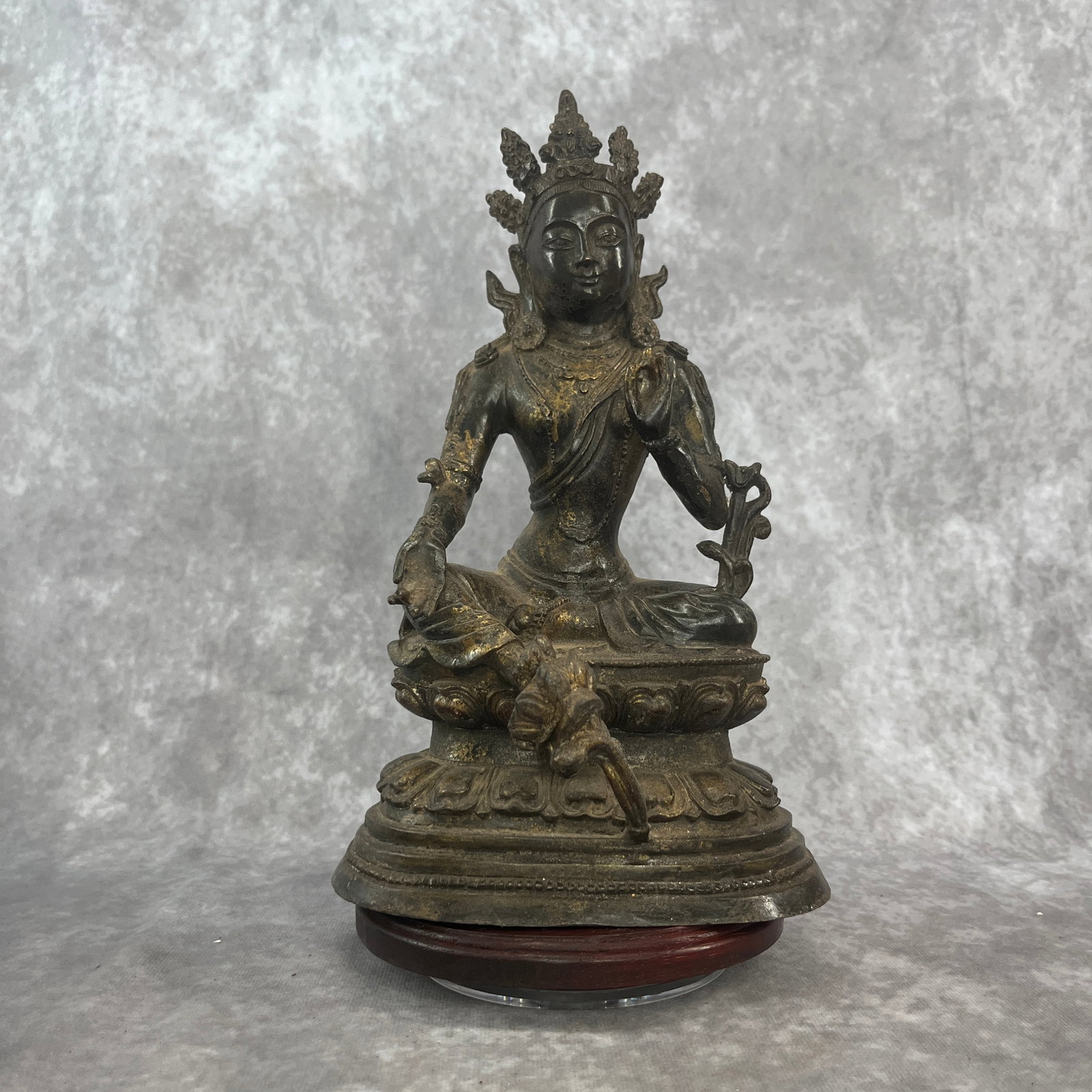 A FINE BRONZE GREEN TARA BUDDHA STATUE: Qing Dynasty; Long: 6 inch; Width: 4.9 inch; High: 4.5 inch; Wooden base for diplay only