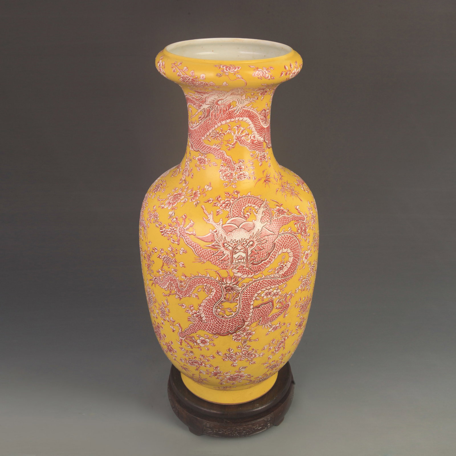 A FINE FAMILLE ROSE YELLOW GROUND LARGE DRAGON VASE: Qing Dynasty Kang Xi Period; High: 16.5 inch; Diameter: 7.30 inch; Wooden base for diplay only