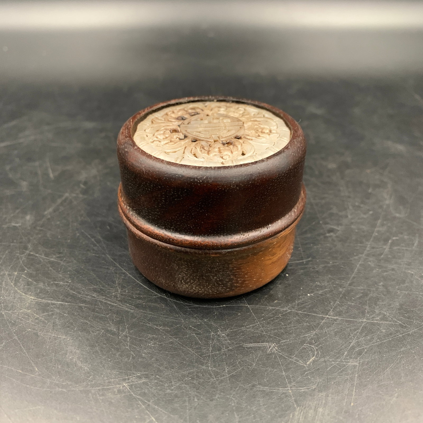ROUND HARDWOOD SMALL BOX WITH CELADON JADE LID INSERT